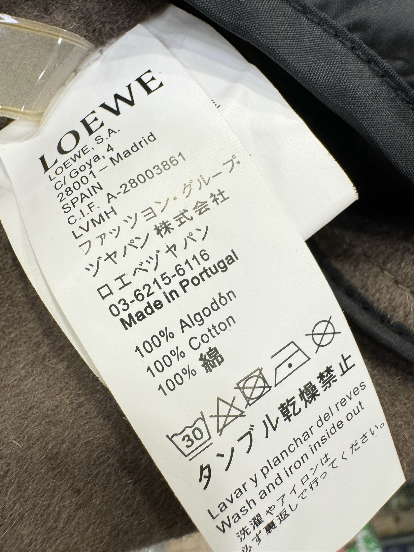 LOEWE罗意威 25ss秋冬新款羊绒大衣外套，超A原单外套！羽绒内里可拆卸，甄选顶级绵羊毛打造。搭配经