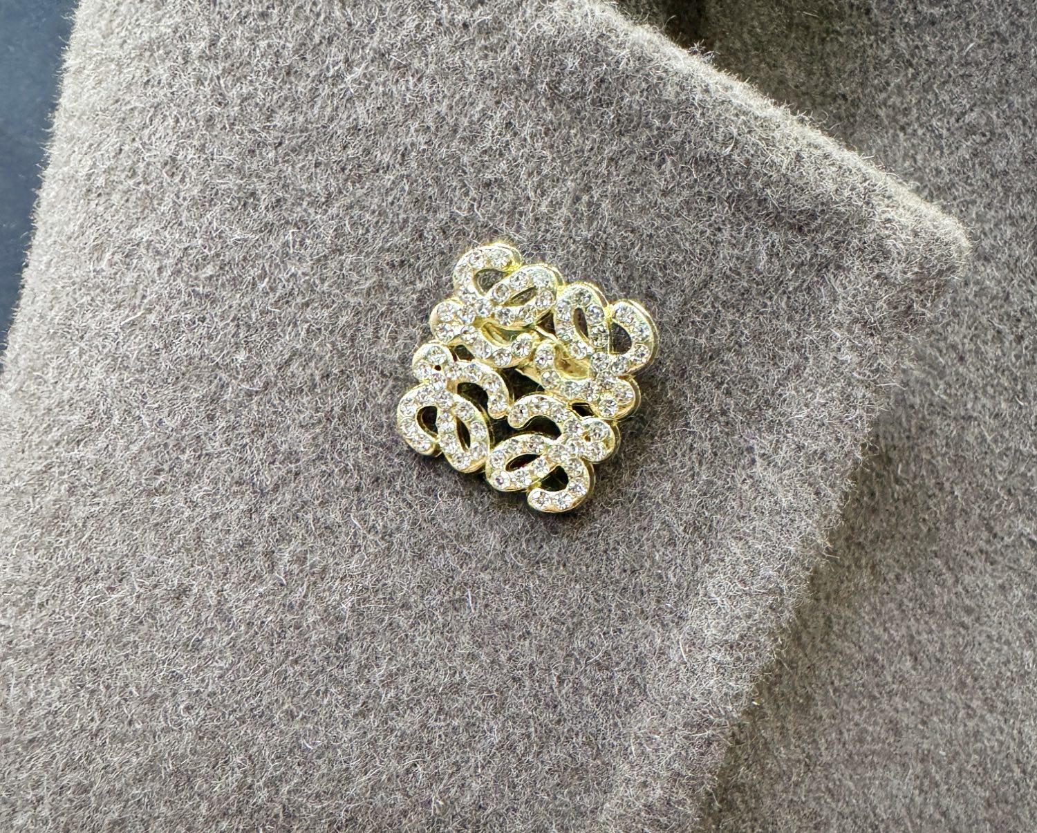 LOEWE罗意威 25ss秋冬新款羊绒大衣外套，超A原单外套！羽绒内里可拆卸，甄选顶级绵羊毛打造。搭配经