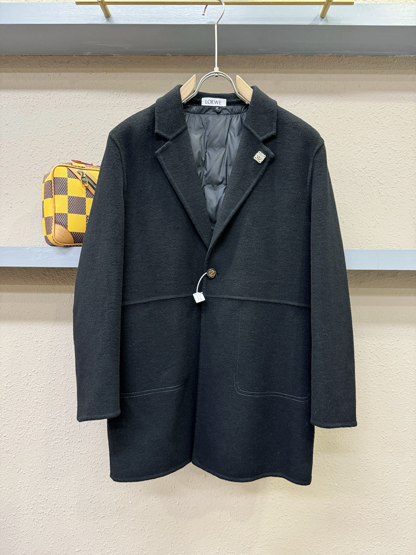 LOEWE罗意威 25ss秋冬新款羊绒大衣外套，超A原单外套！羽绒内里可拆卸，甄选顶级绵羊毛打造。搭配经