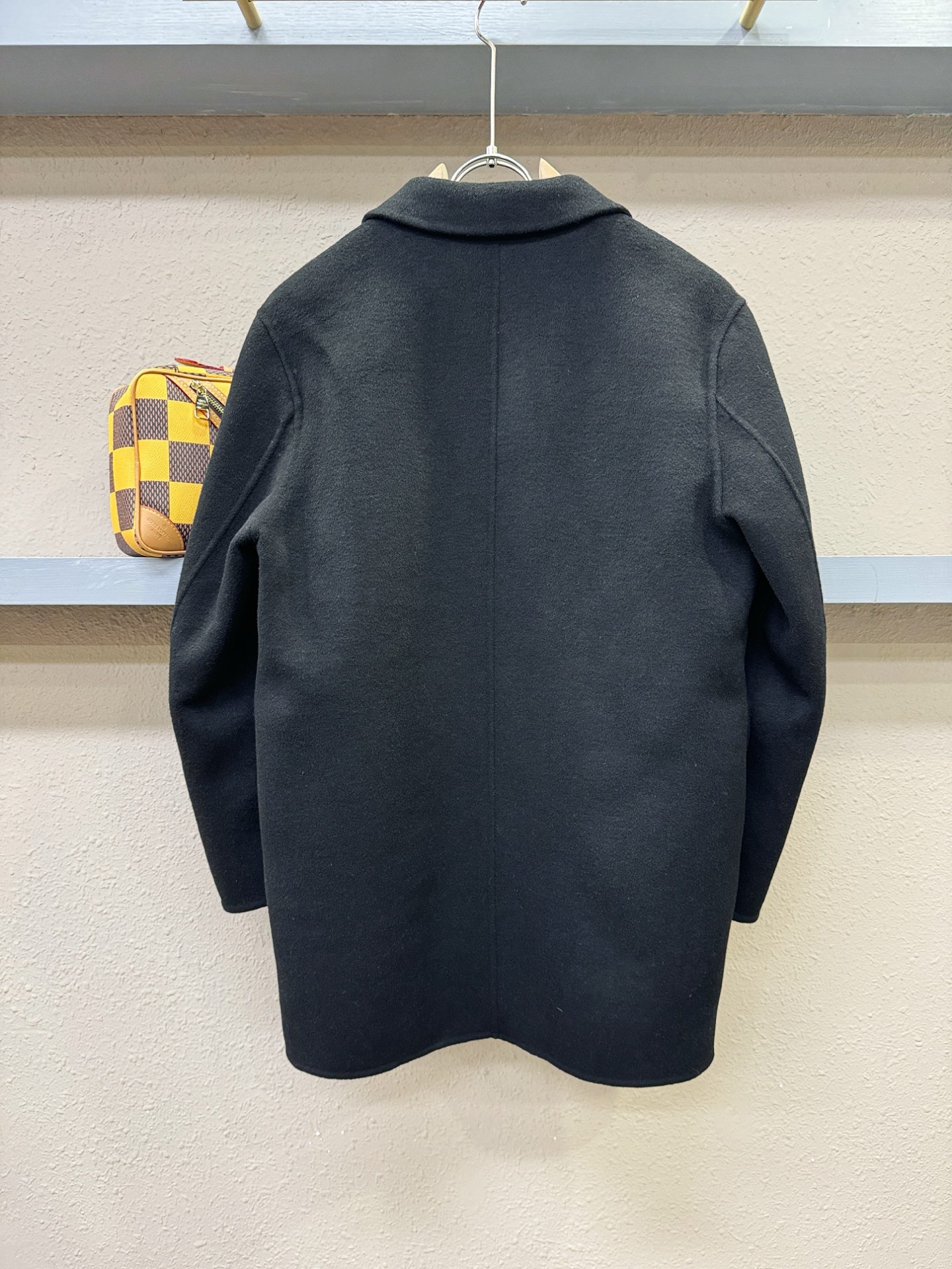 LOEWE罗意威 25ss秋冬新款羊绒大衣外套，超A原单外套！羽绒内里可拆卸，甄选顶级绵羊毛打造。搭配经