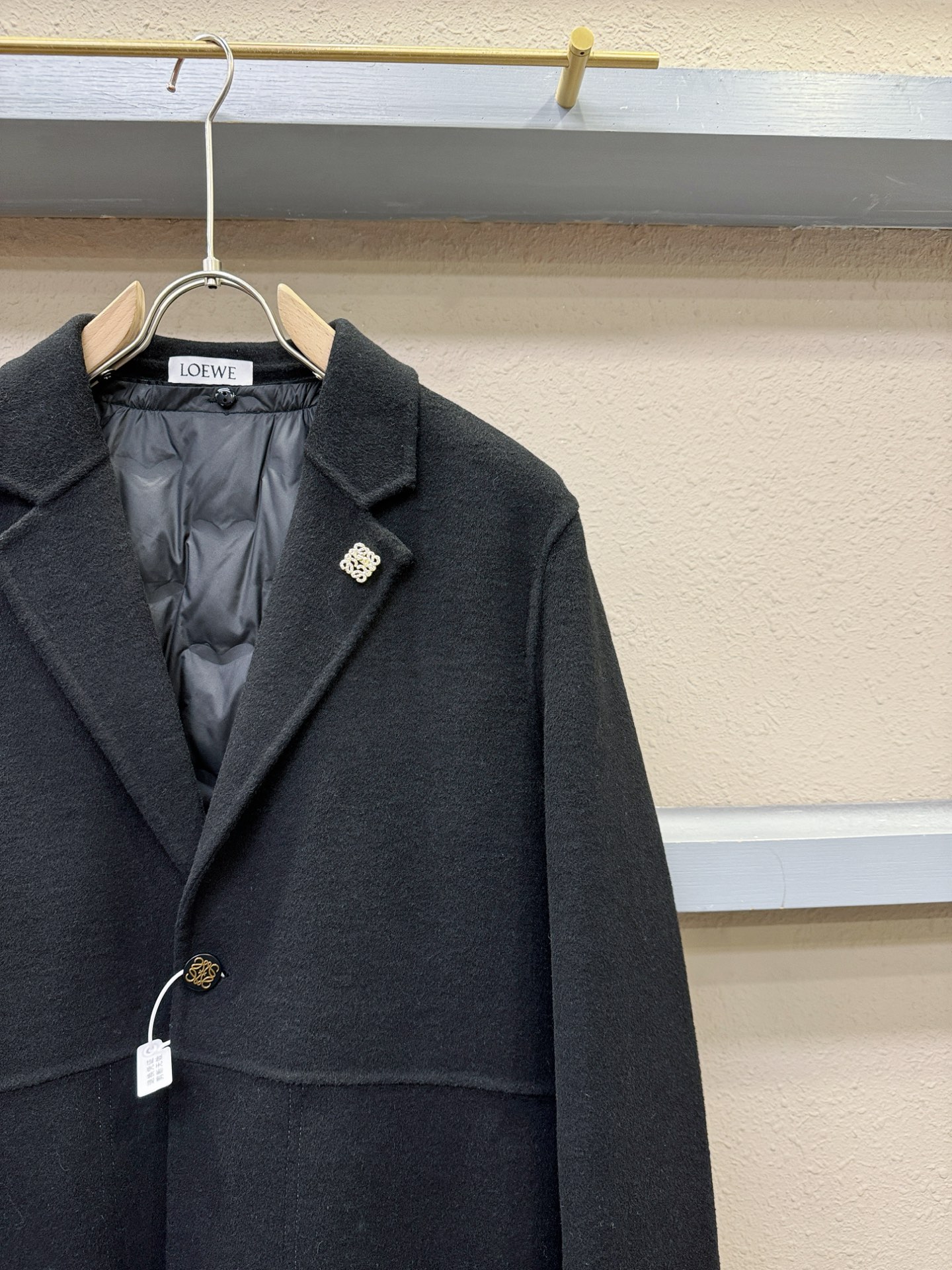 LOEWE罗意威 25ss秋冬新款羊绒大衣外套，超A原单外套！羽绒内里可拆卸，甄选顶级绵羊毛打造。搭配经