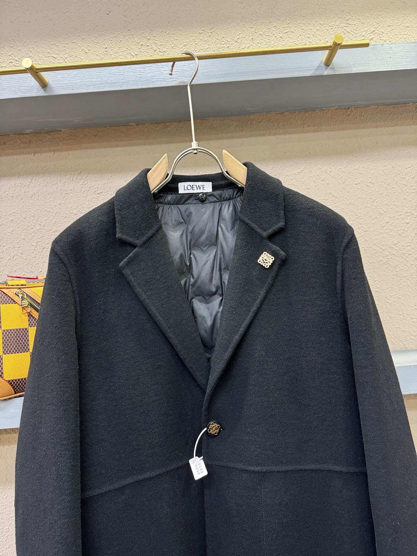 LOEWE罗意威 25ss秋冬新款羊绒大衣外套，超A原单外套！羽绒内里可拆卸，甄选顶级绵羊毛打造。搭配经