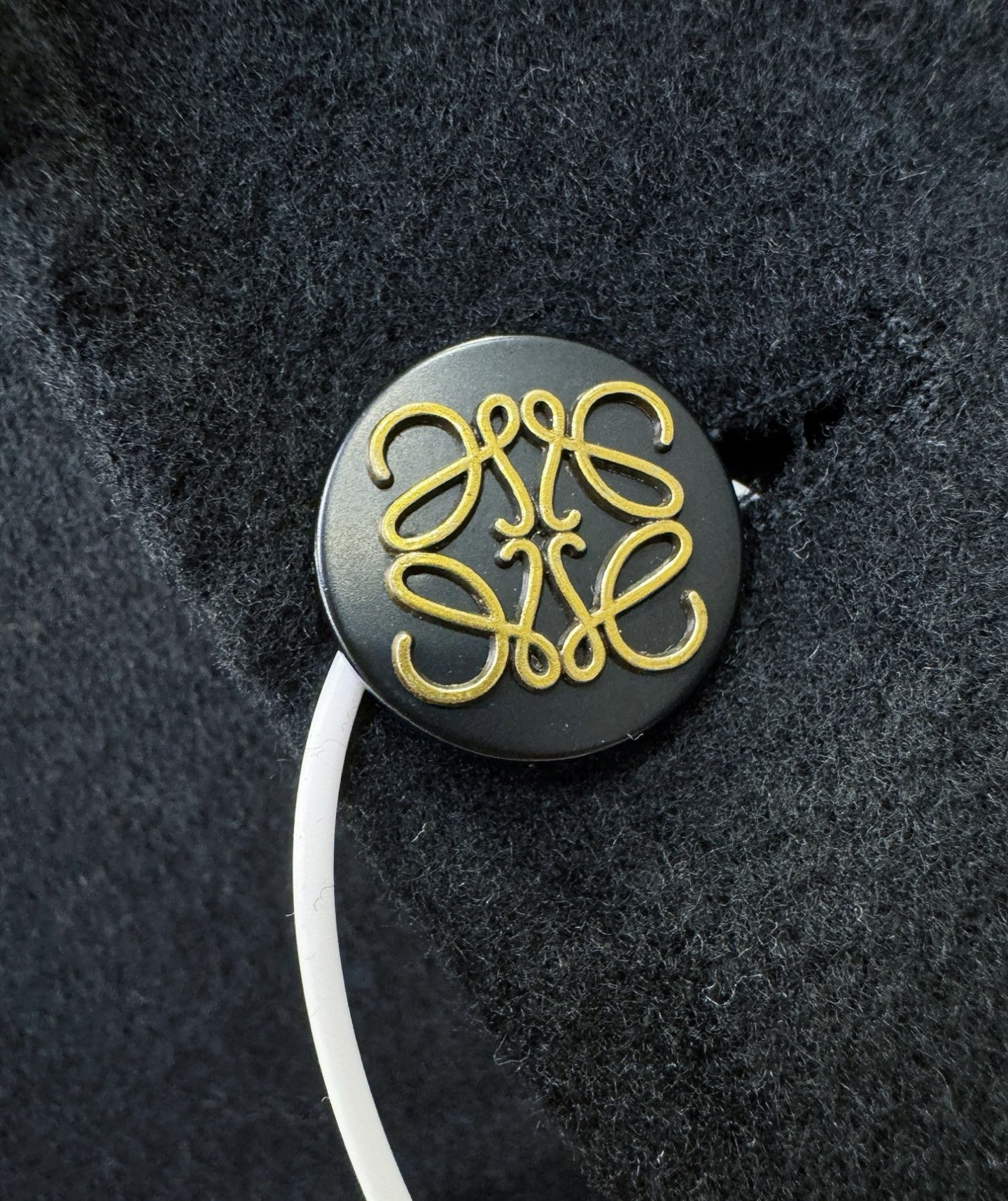 LOEWE罗意威 25ss秋冬新款羊绒大衣外套，超A原单外套！羽绒内里可拆卸，甄选顶级绵羊毛打造。搭配经