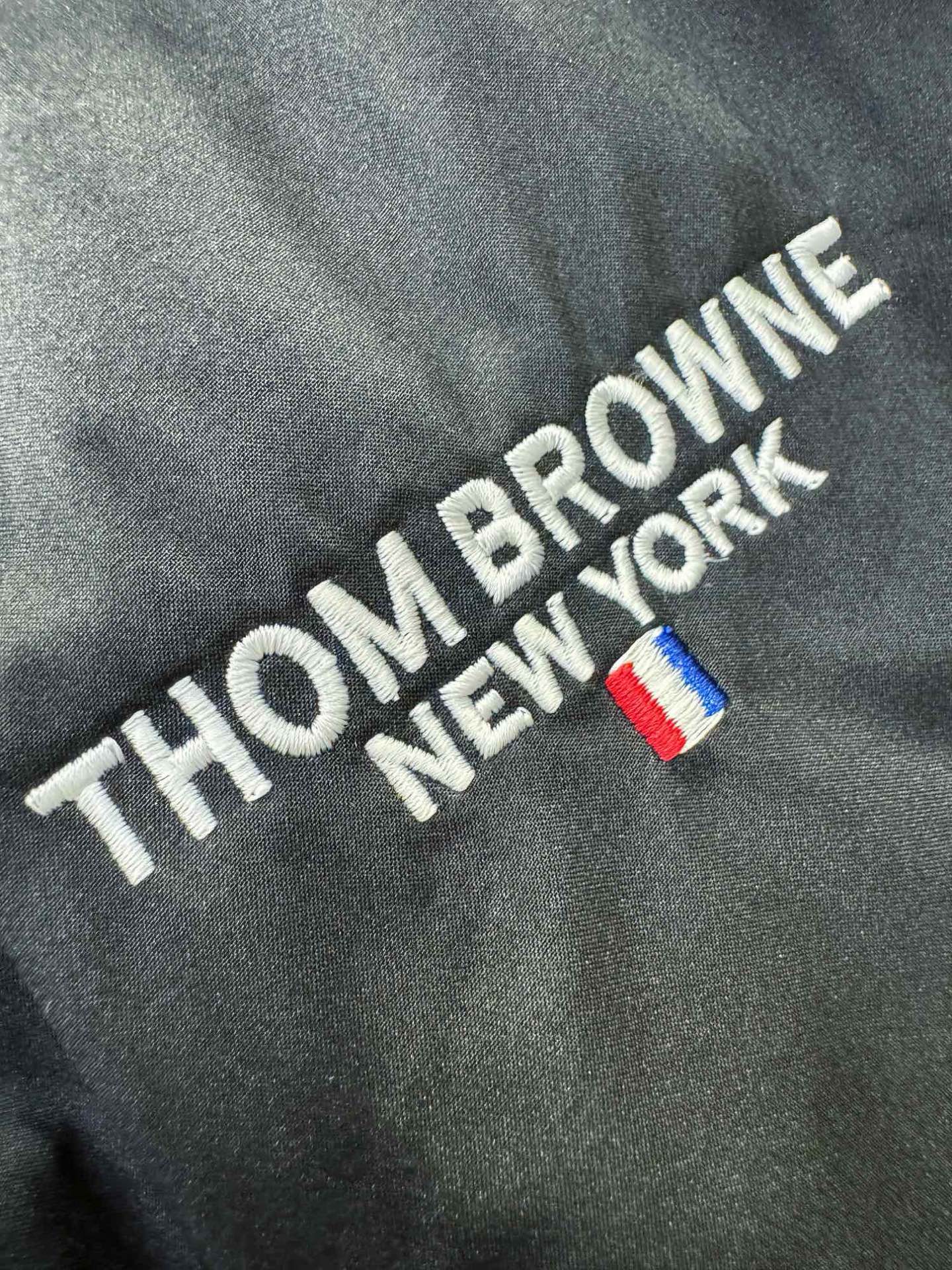 TB 25FW秋冬新款防寒机能羽绒裤，经典羽绒长裤，防风防雨雪，内里大朵绒填充，舒适保暖。运动时尚的同时