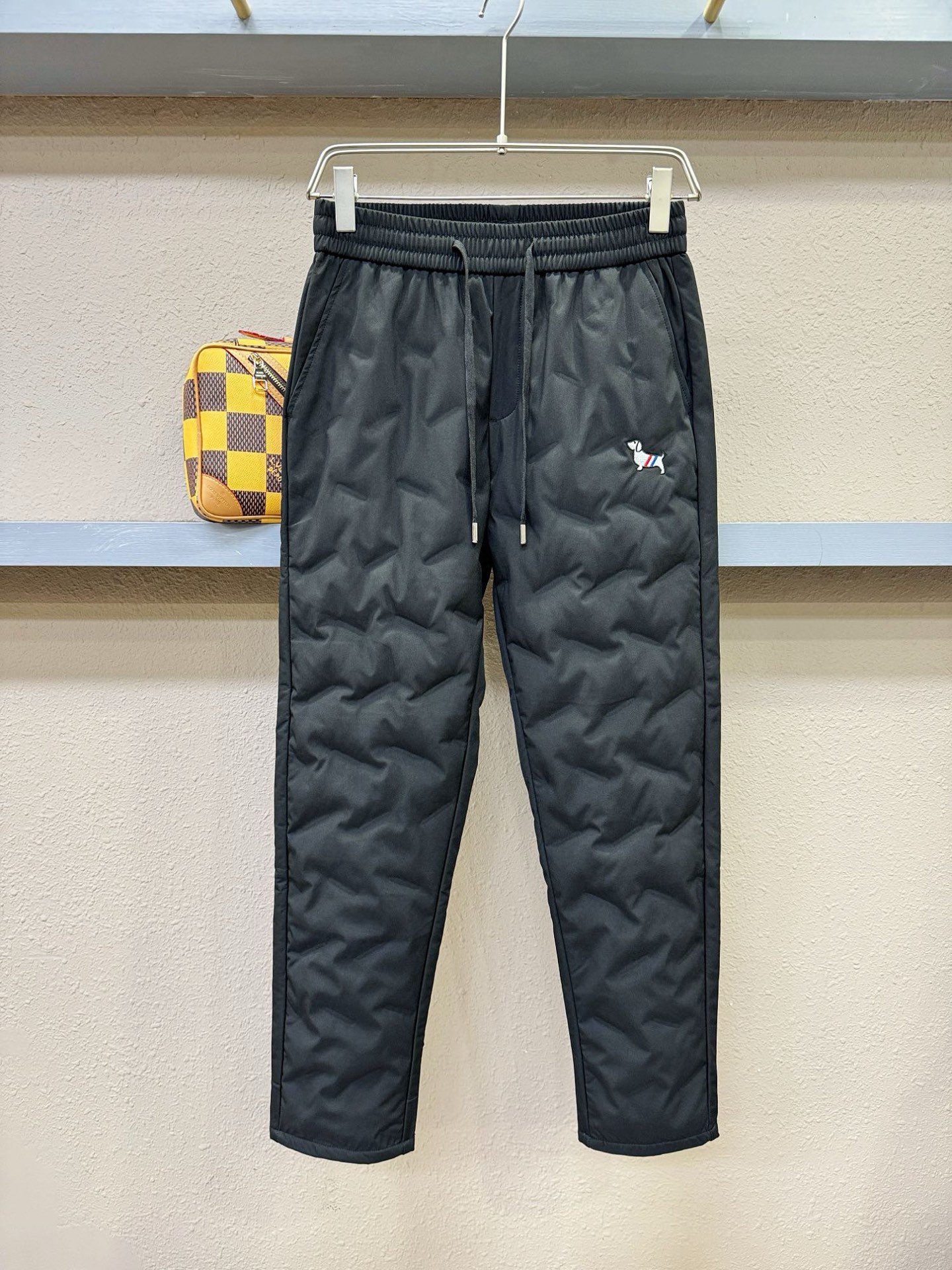 TB 25FW秋冬新款防寒机能羽绒裤，经典羽绒长裤，防风防雨雪，内里大朵绒填充，舒适保暖。运动时尚的同时