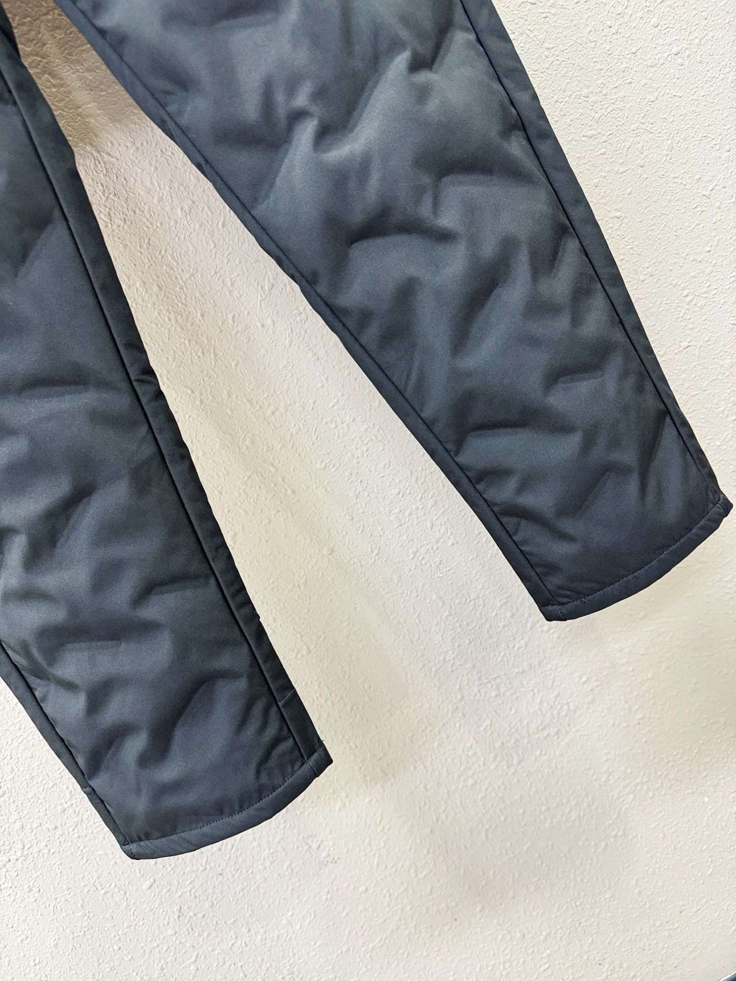 TB 25FW秋冬新款防寒机能羽绒裤，经典羽绒长裤，防风防雨雪，内里大朵绒填充，舒适保暖。运动时尚的同时