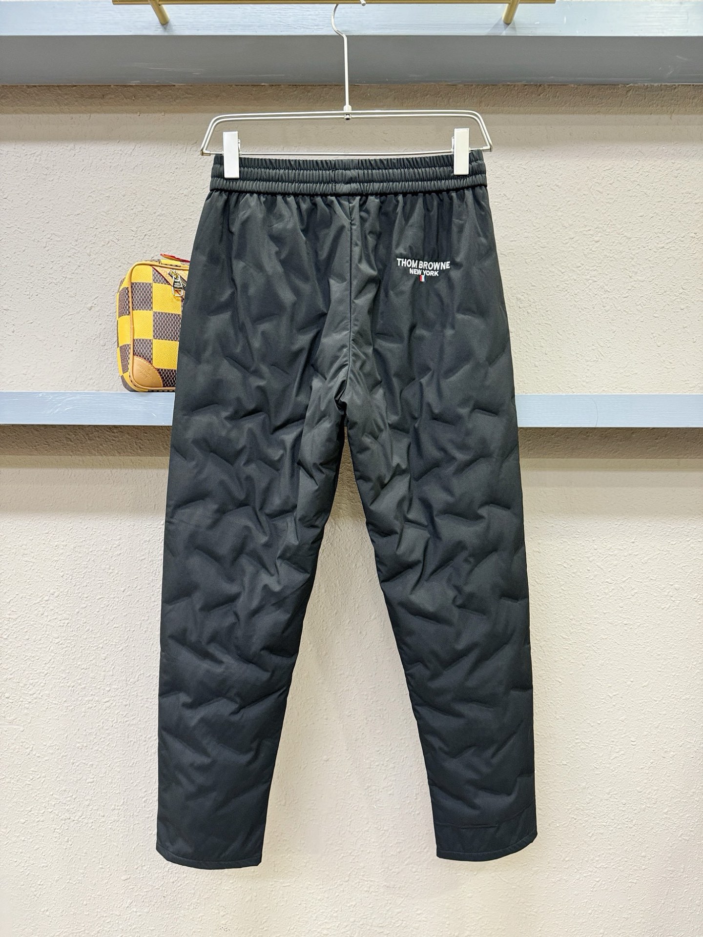 TB 25FW秋冬新款防寒机能羽绒裤，经典羽绒长裤，防风防雨雪，内里大朵绒填充，舒适保暖。运动时尚的同时