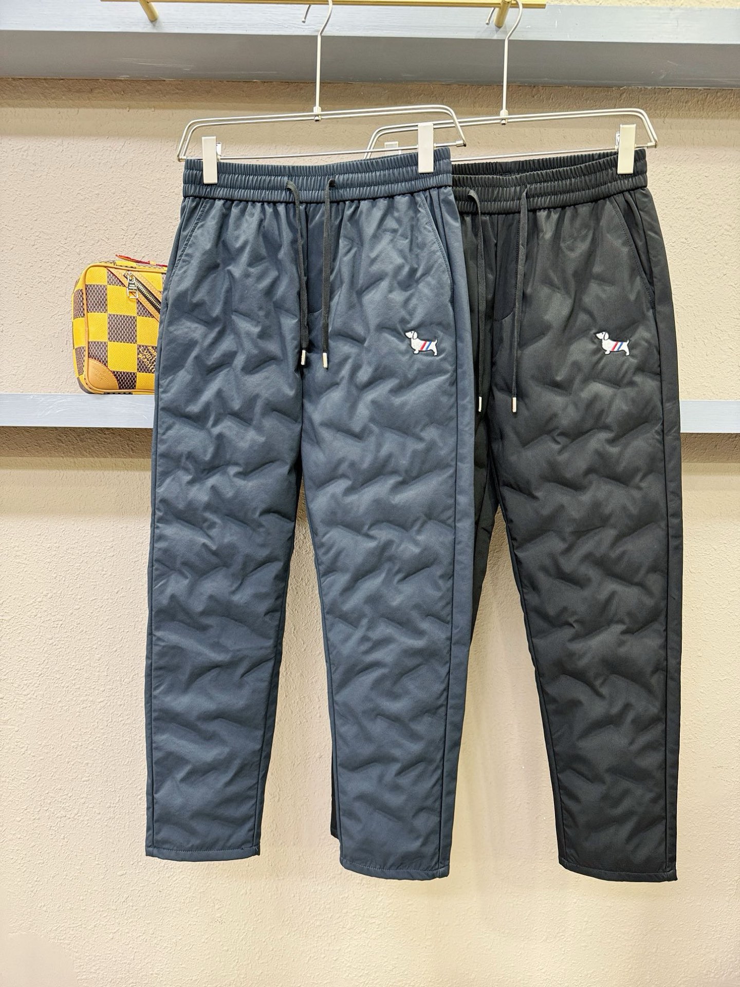 TB 25FW秋冬新款防寒机能羽绒裤，经典羽绒长裤，防风防雨雪，内里大朵绒填充，舒适保暖。运动时尚的同时