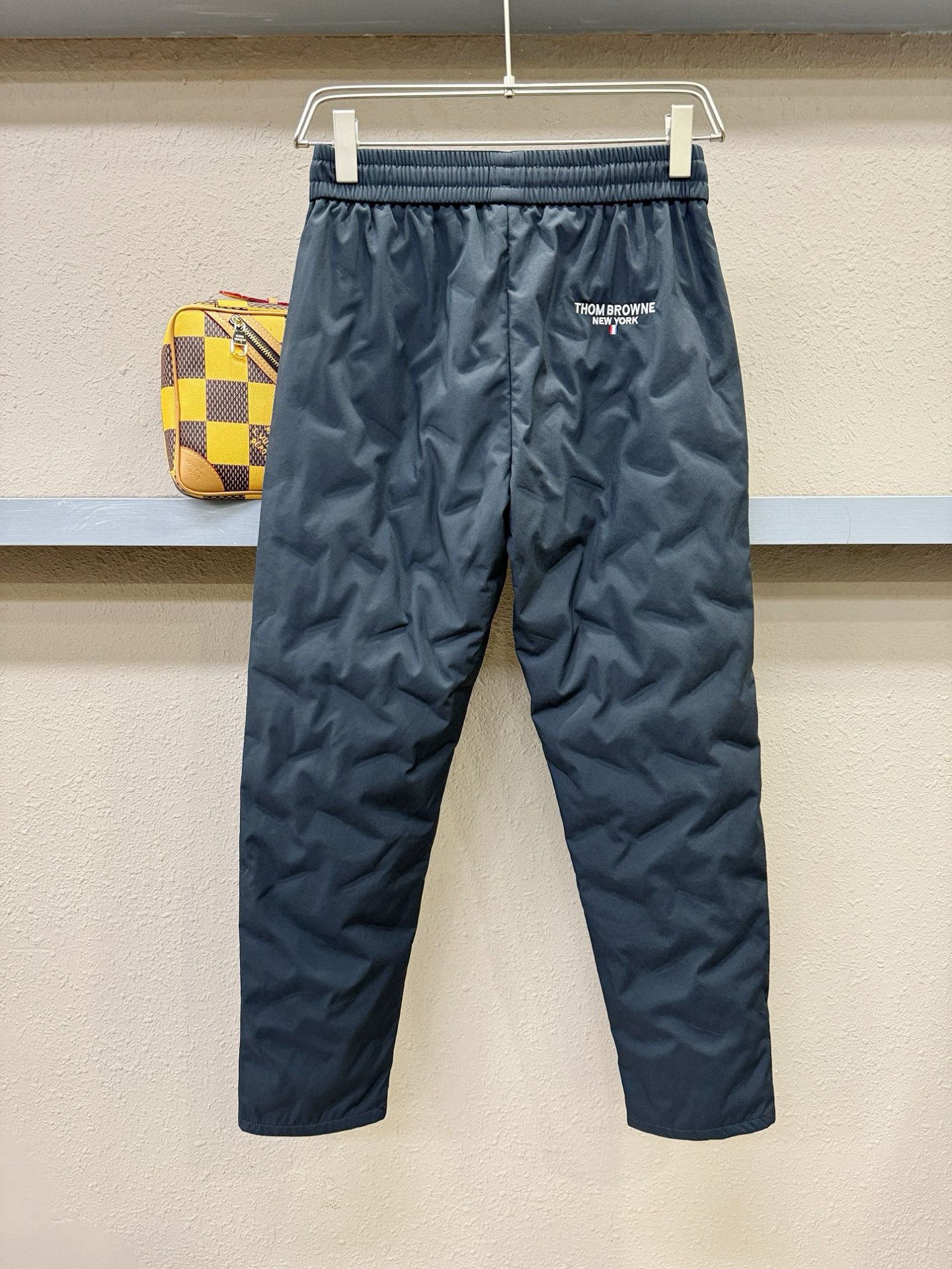 TB 25FW秋冬新款防寒机能羽绒裤，经典羽绒长裤，防风防雨雪，内里大朵绒填充，舒适保暖。运动时尚的同时