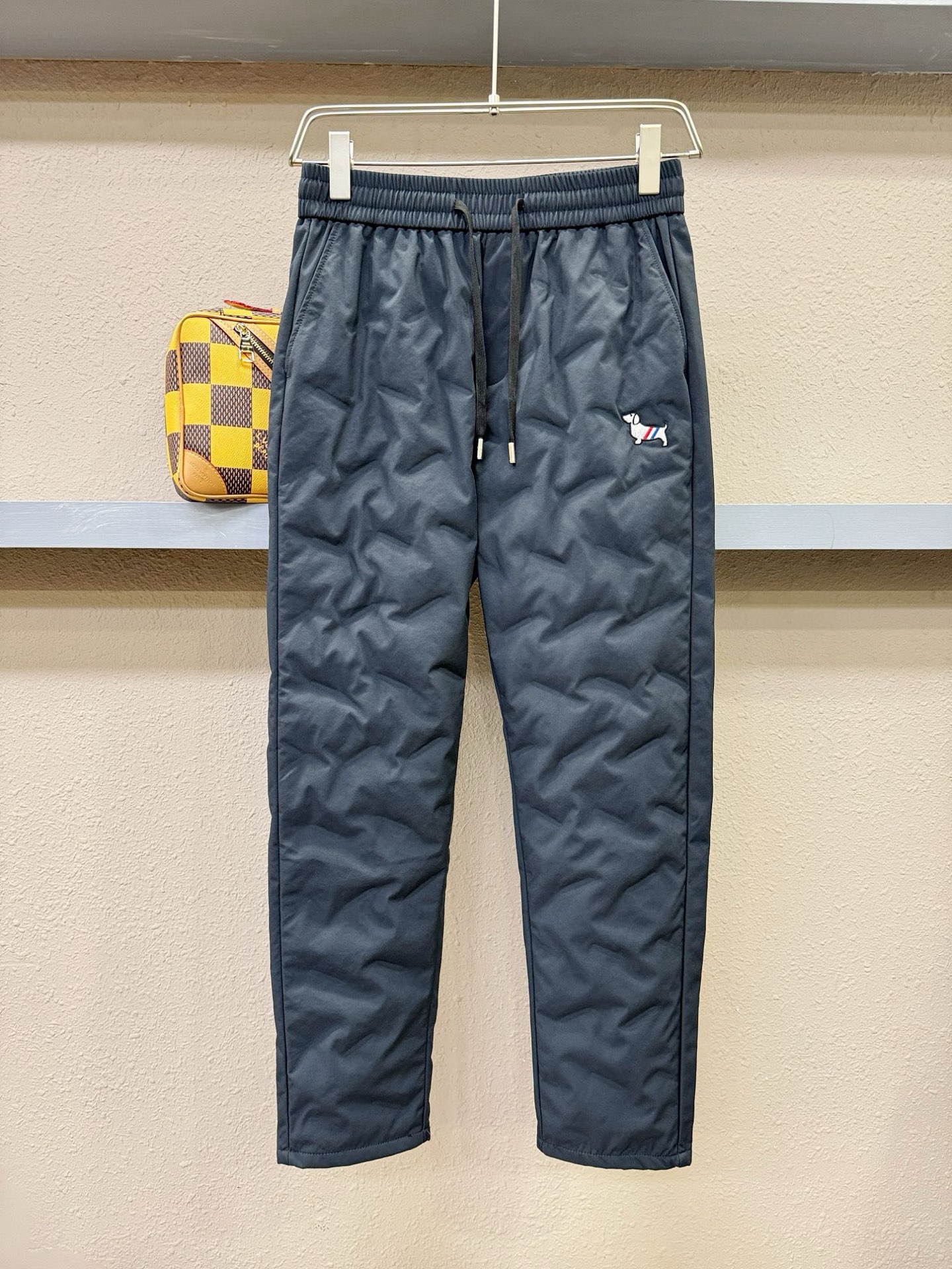 TB 25FW秋冬新款防寒机能羽绒裤，经典羽绒长裤，防风防雨雪，内里大朵绒填充，舒适保暖。运动时尚的同时