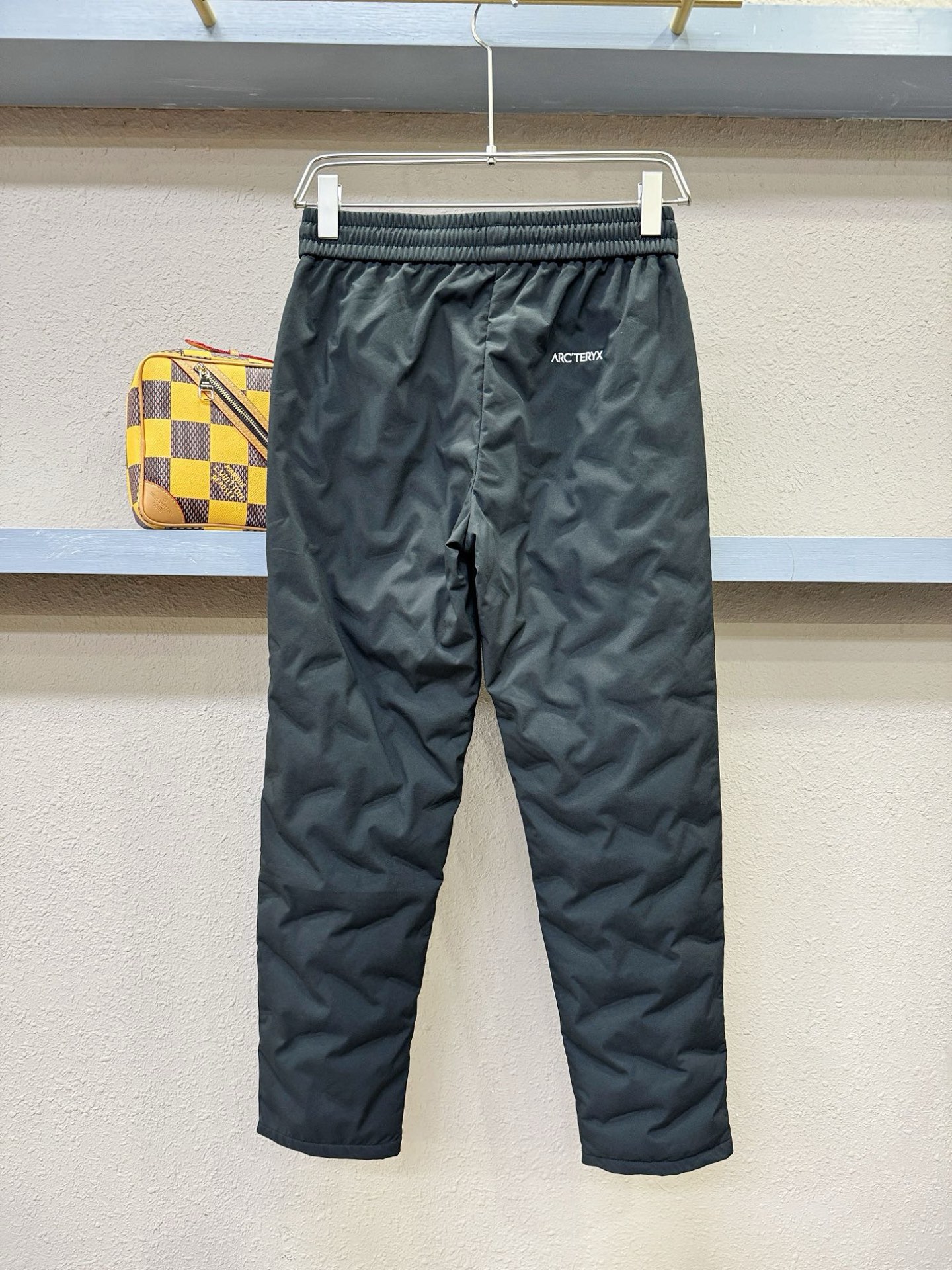 ARC‘TERYX/始祖鸟 25FW秋冬新款防寒机能羽绒裤，经典羽绒长裤，防风防雨雪，内里大朵绒填充，舒