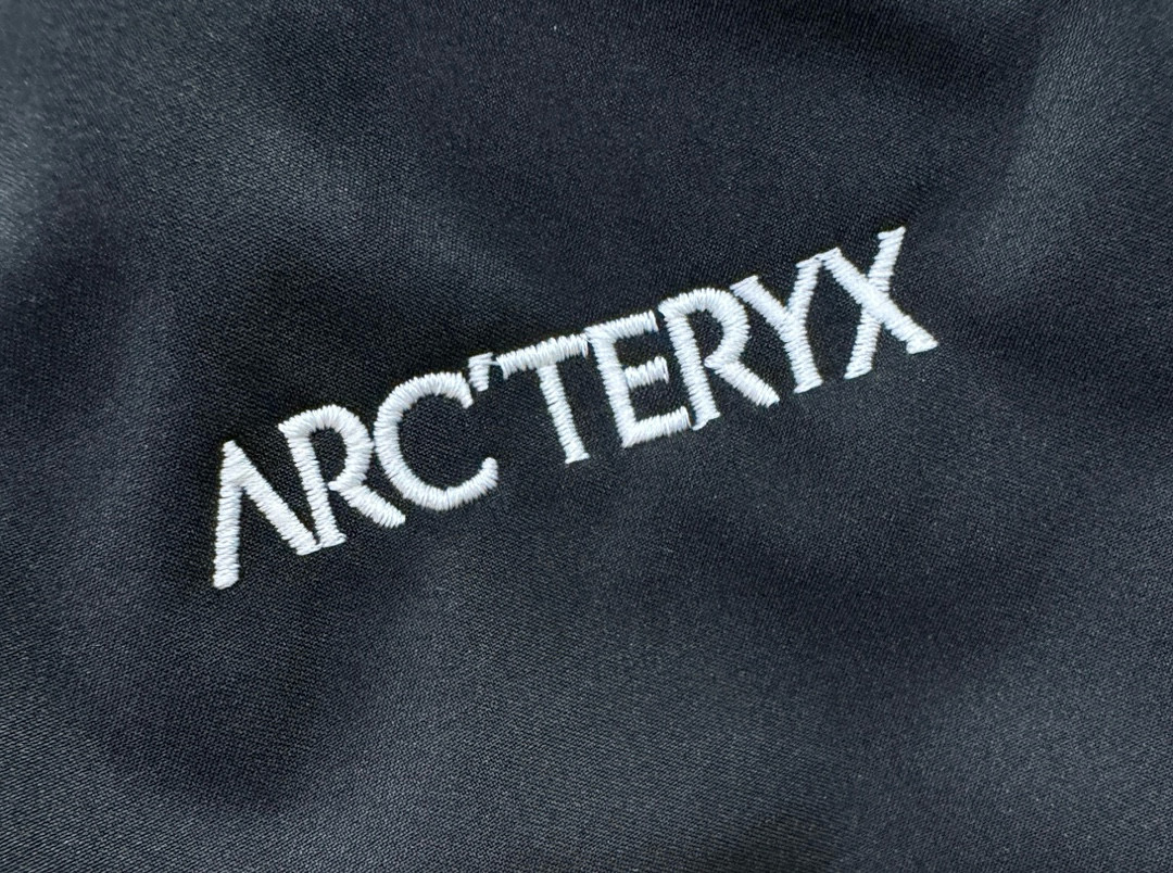 ARC‘TERYX/始祖鸟 25FW秋冬新款防寒机能羽绒裤，经典羽绒长裤，防风防雨雪，内里大朵绒填充，舒