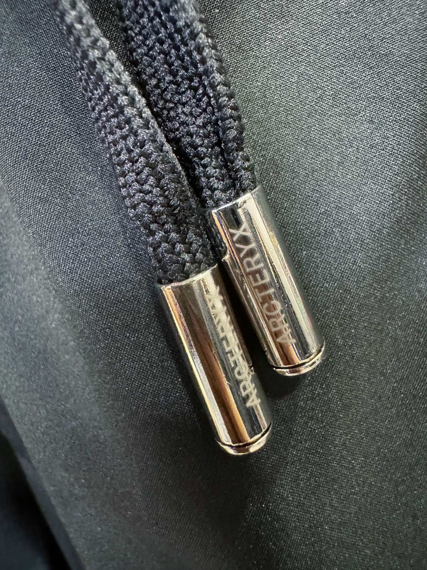 ARC‘TERYX/始祖鸟 25FW秋冬新款防寒机能羽绒裤，经典羽绒长裤，防风防雨雪，内里大朵绒填充，舒