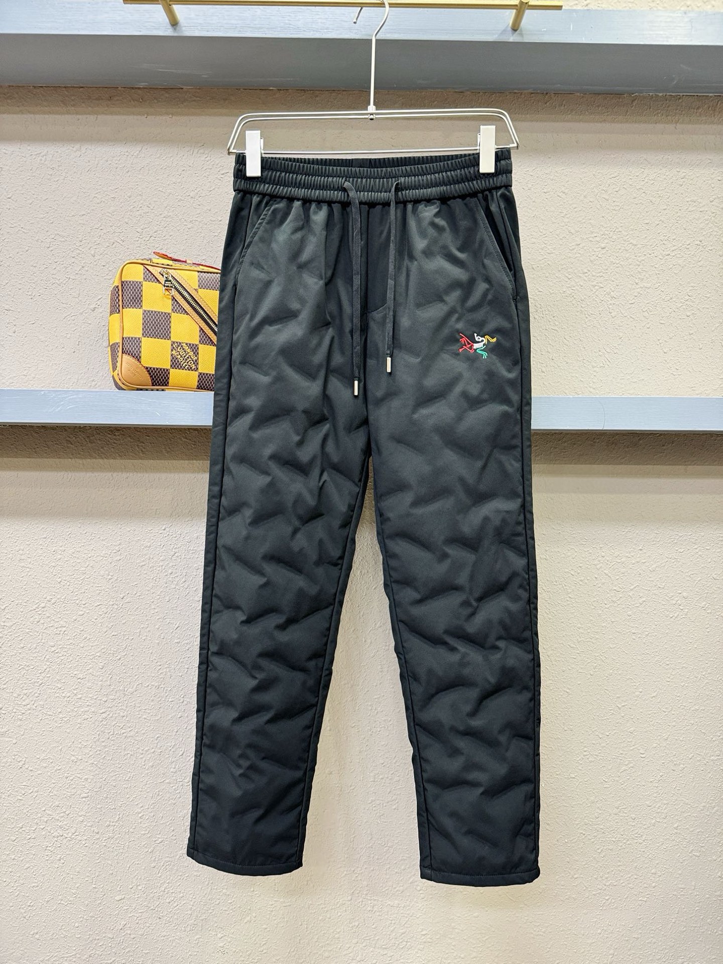 ARC‘TERYX/始祖鸟 25FW秋冬新款防寒机能羽绒裤，经典羽绒长裤，防风防雨雪，内里大朵绒填充，舒