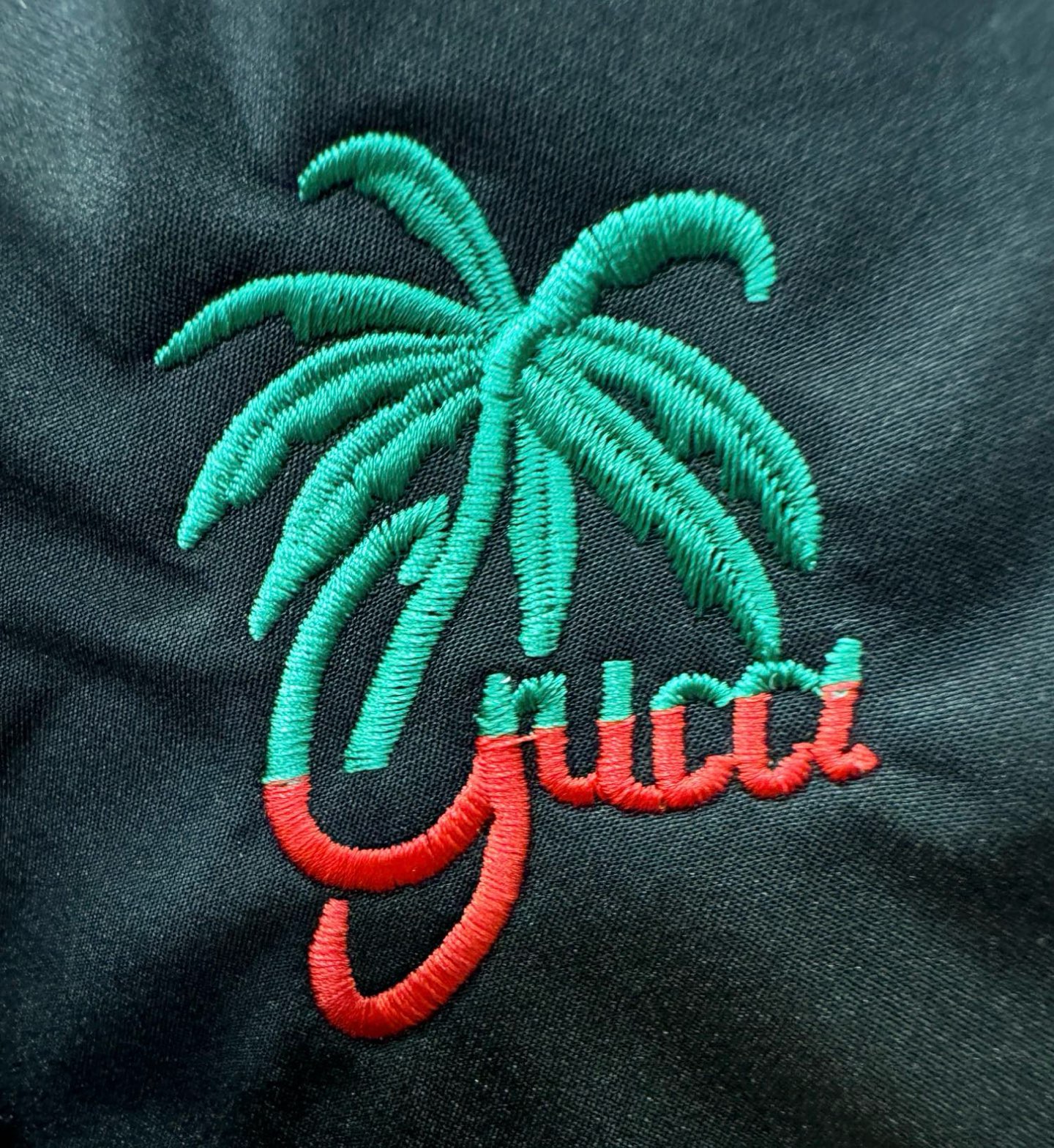 Gucci古奇25FW秋冬新款防寒机能羽绒裤，经典羽绒长裤，防风防雨雪，内里大朵绒填充，舒适保暖。运动时