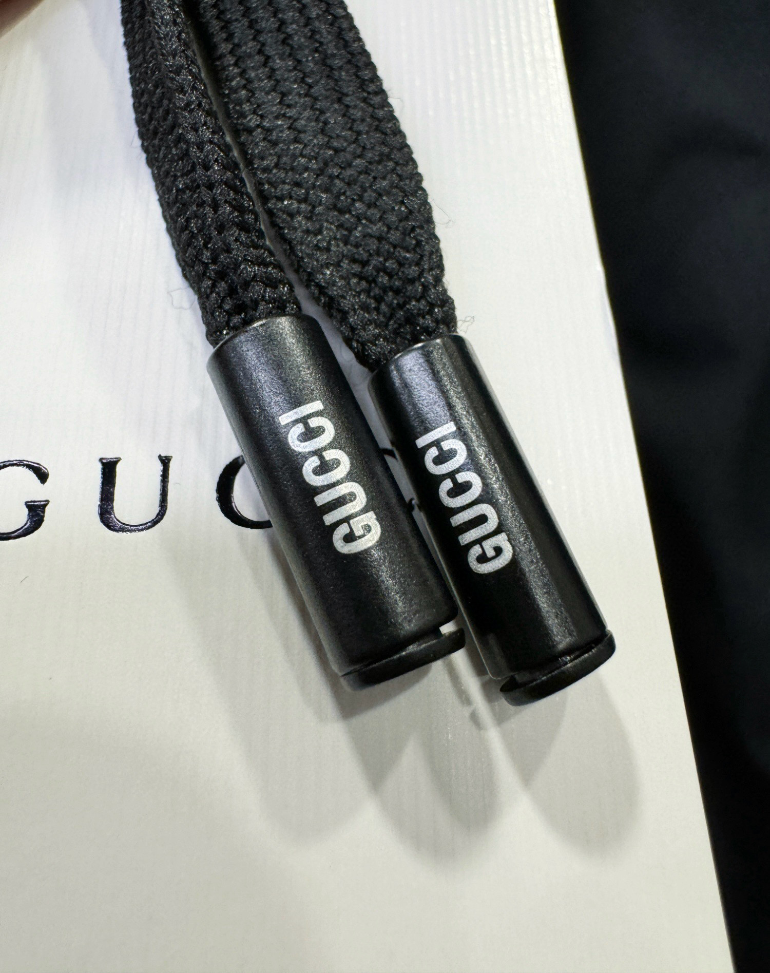 Gucci古奇25FW秋冬新款防寒机能羽绒裤，经典羽绒长裤，防风防雨雪，内里大朵绒填充，舒适保暖。运动时