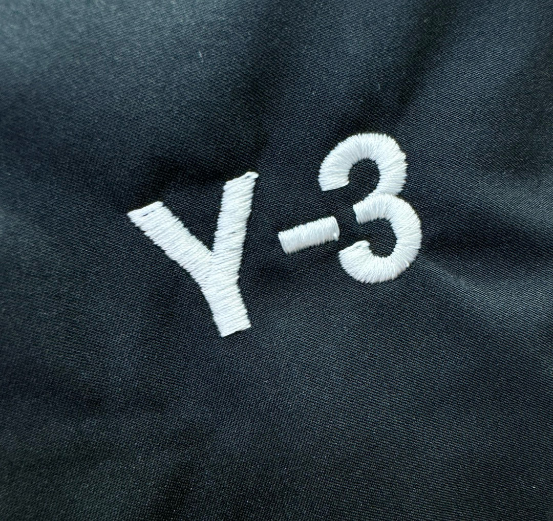 Y-3 25FW秋冬新款防寒机能羽绒裤，经典羽绒长裤，防风防雨雪，内里大朵绒填充，舒适保暖。运动时尚的同