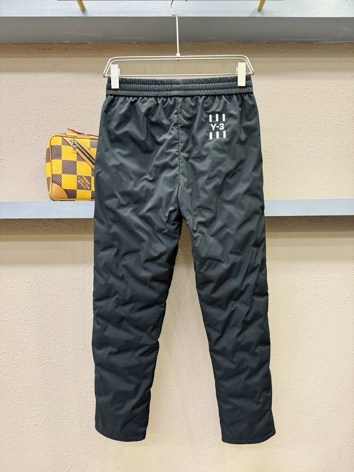 Y-3 25FW秋冬新款防寒机能羽绒裤，经典羽绒长裤，防风防雨雪，内里大朵绒填充，舒适保暖。运动时尚的同