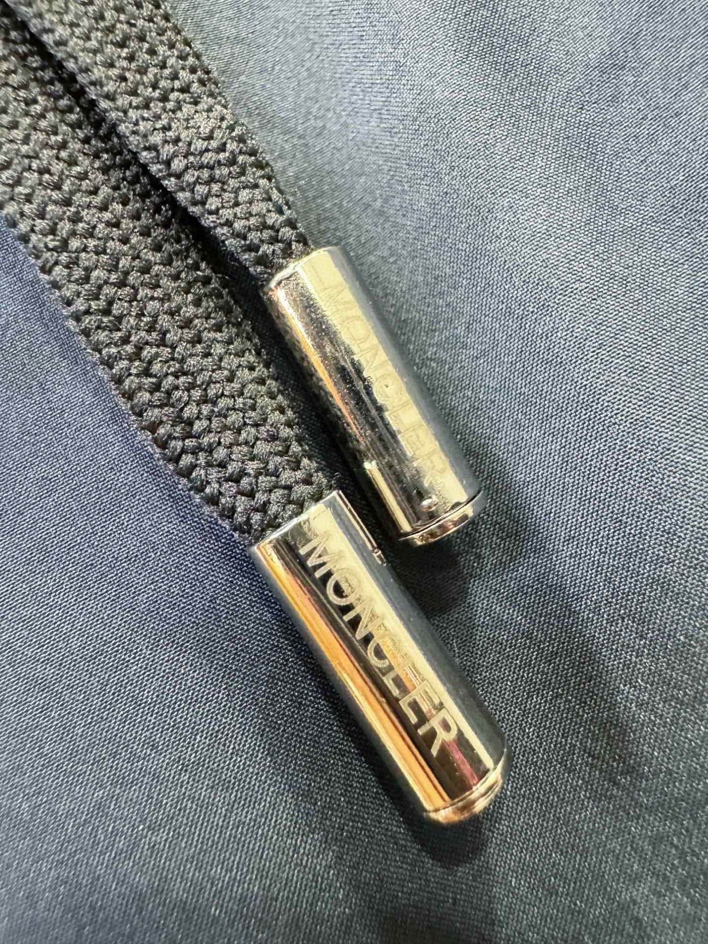 Moncler蒙口 25FW秋冬新款防寒机能羽绒裤，经典羽绒长裤，防风防雨雪，内里大朵绒填充，舒适保暖。