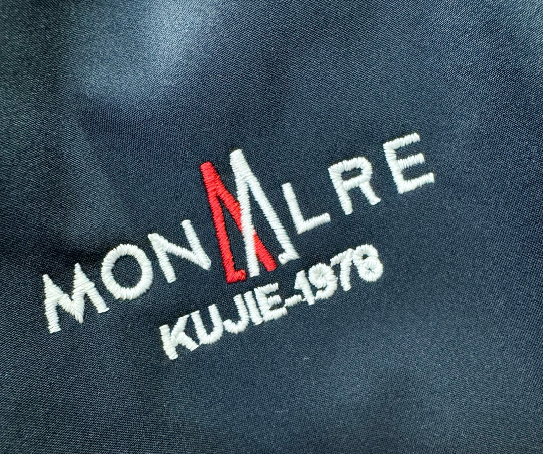 Moncler蒙口 25FW秋冬新款防寒机能羽绒裤，经典羽绒长裤，防风防雨雪，内里大朵绒填充，舒适保暖。