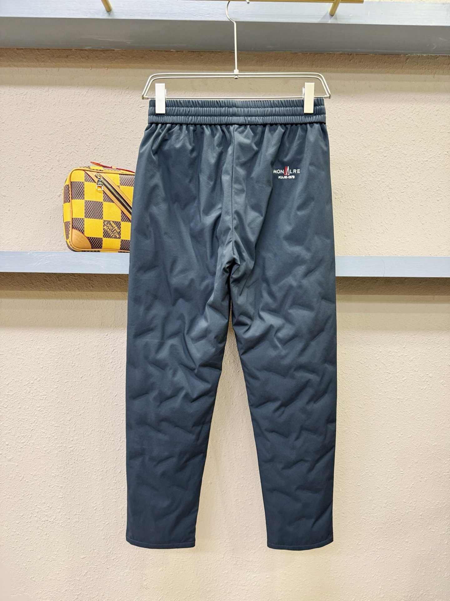 Moncler蒙口 25FW秋冬新款防寒机能羽绒裤，经典羽绒长裤，防风防雨雪，内里大朵绒填充，舒适保暖。