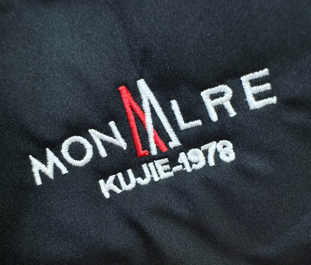 Moncler蒙口 25FW秋冬新款防寒机能羽绒裤，经典羽绒长裤，防风防雨雪，内里大朵绒填充，舒适保暖。