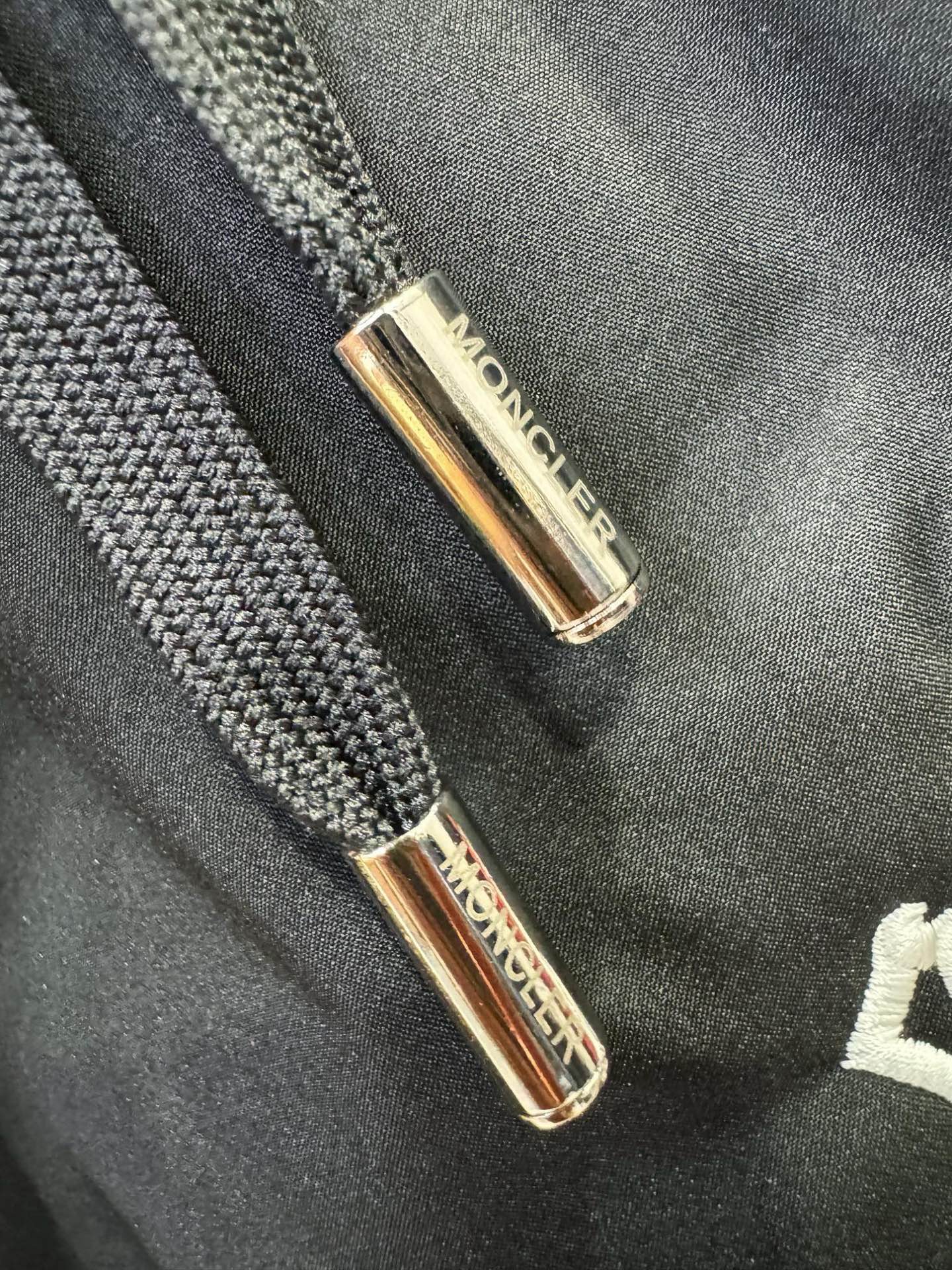 Moncler蒙口 25FW秋冬新款防寒机能羽绒裤，经典羽绒长裤，防风防雨雪，内里大朵绒填充，舒适保暖。