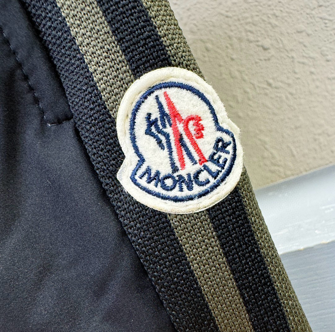 Moncler蒙口 25FW秋冬新款防寒机能羽绒裤，经典羽绒长裤，防风防雨雪，内里大朵绒填充，舒适保暖。