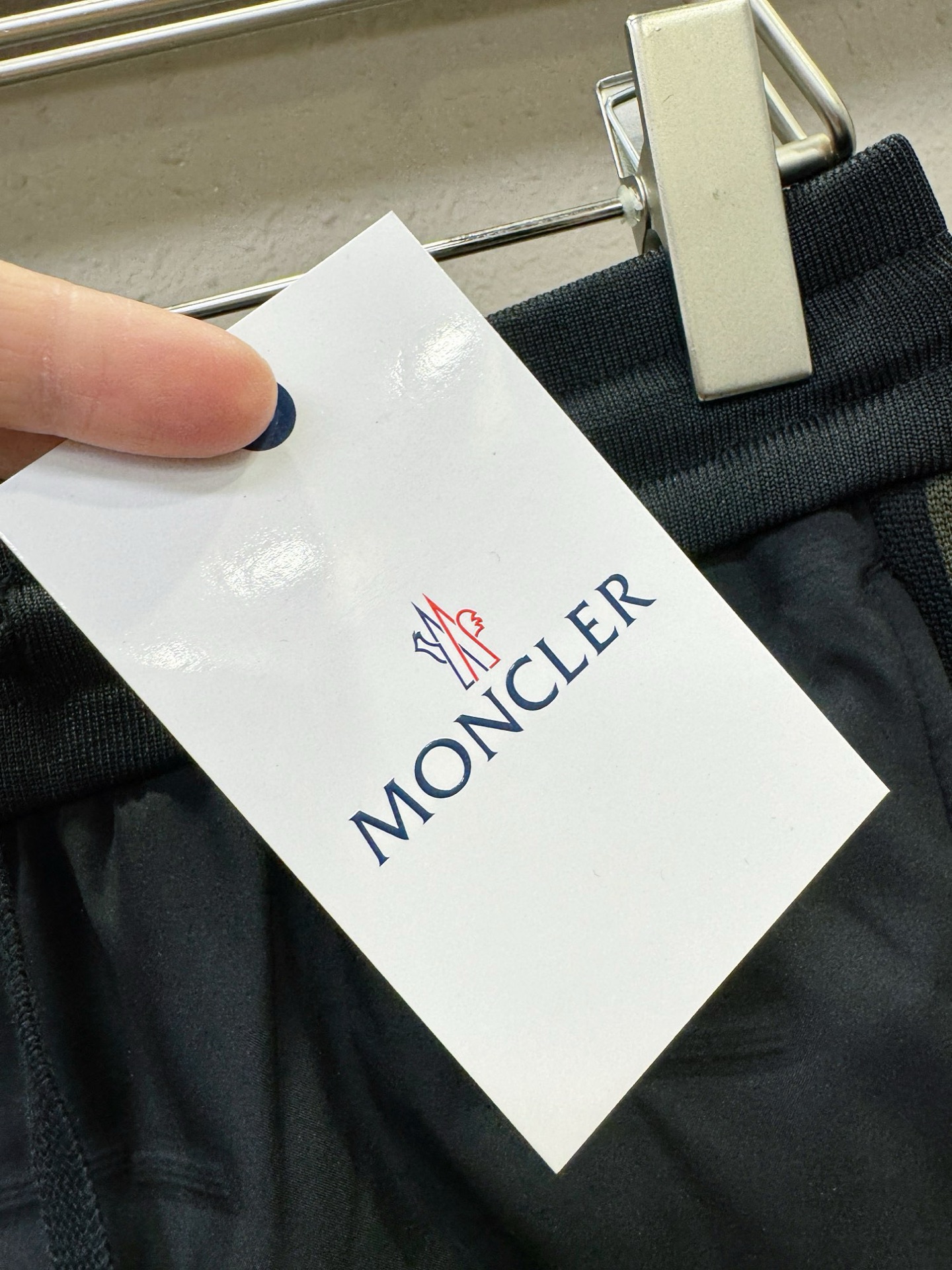 Moncler蒙口 25FW秋冬新款防寒机能羽绒裤，经典羽绒长裤，防风防雨雪，内里大朵绒填充，舒适保暖。