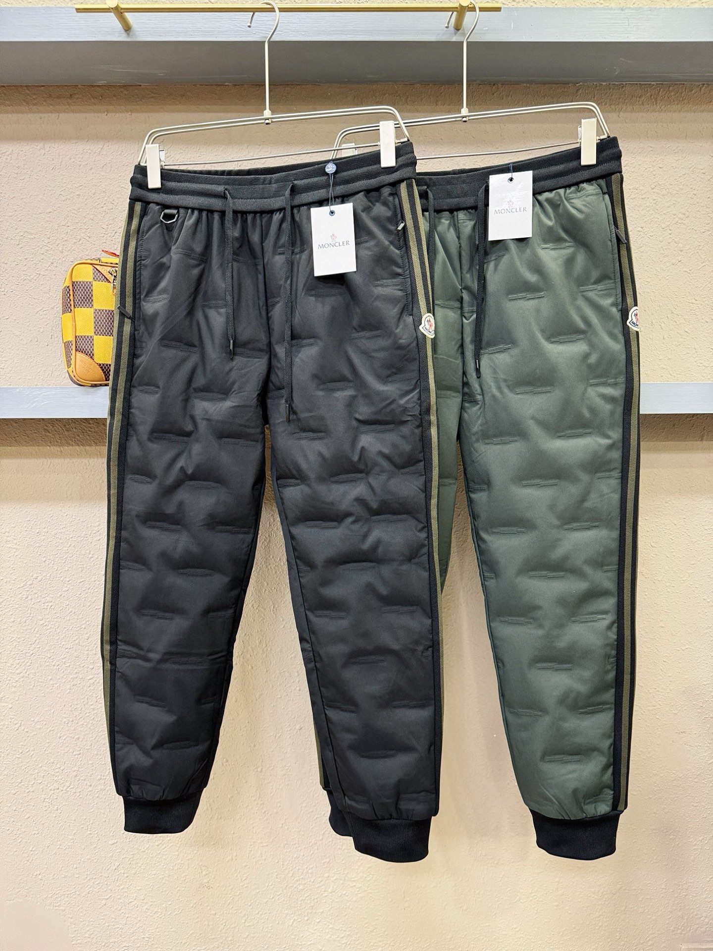 Moncler蒙口 25FW秋冬新款防寒机能羽绒裤，经典羽绒长裤，防风防雨雪，内里大朵绒填充，舒适保暖。