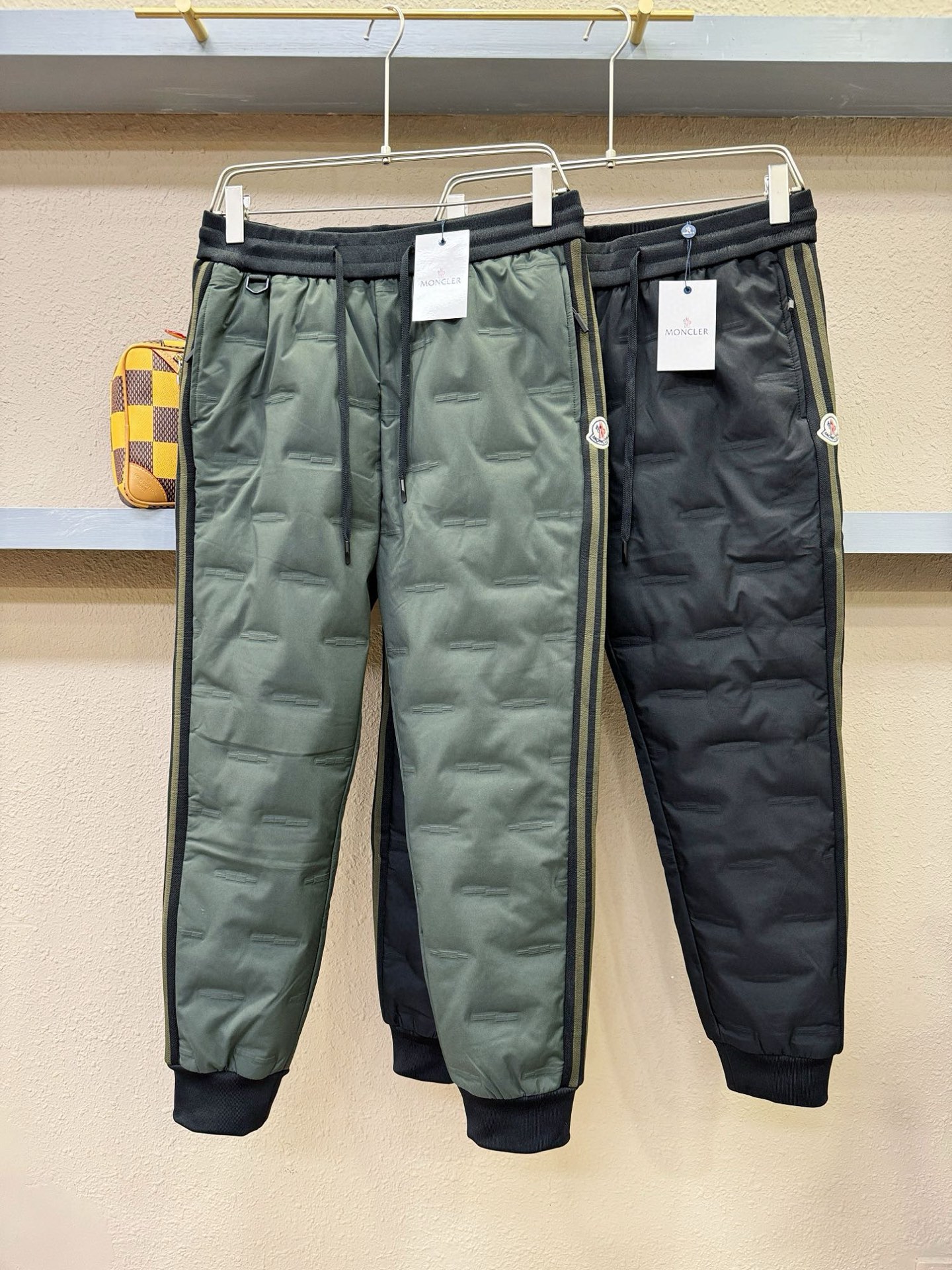 Moncler蒙口 25FW秋冬新款防寒机能羽绒裤，经典羽绒长裤，防风防雨雪，内里大朵绒填充，舒适保暖。