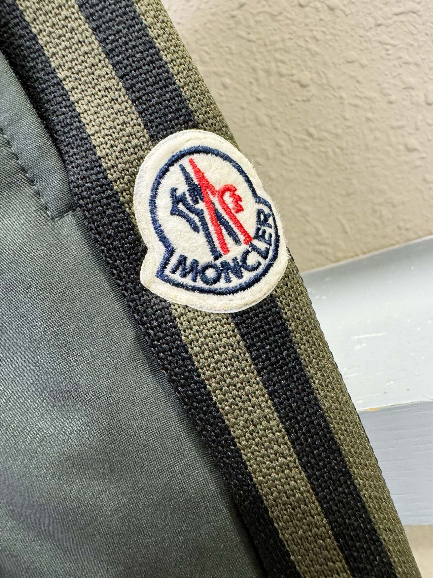 Moncler蒙口 25FW秋冬新款防寒机能羽绒裤，经典羽绒长裤，防风防雨雪，内里大朵绒填充，舒适保暖。