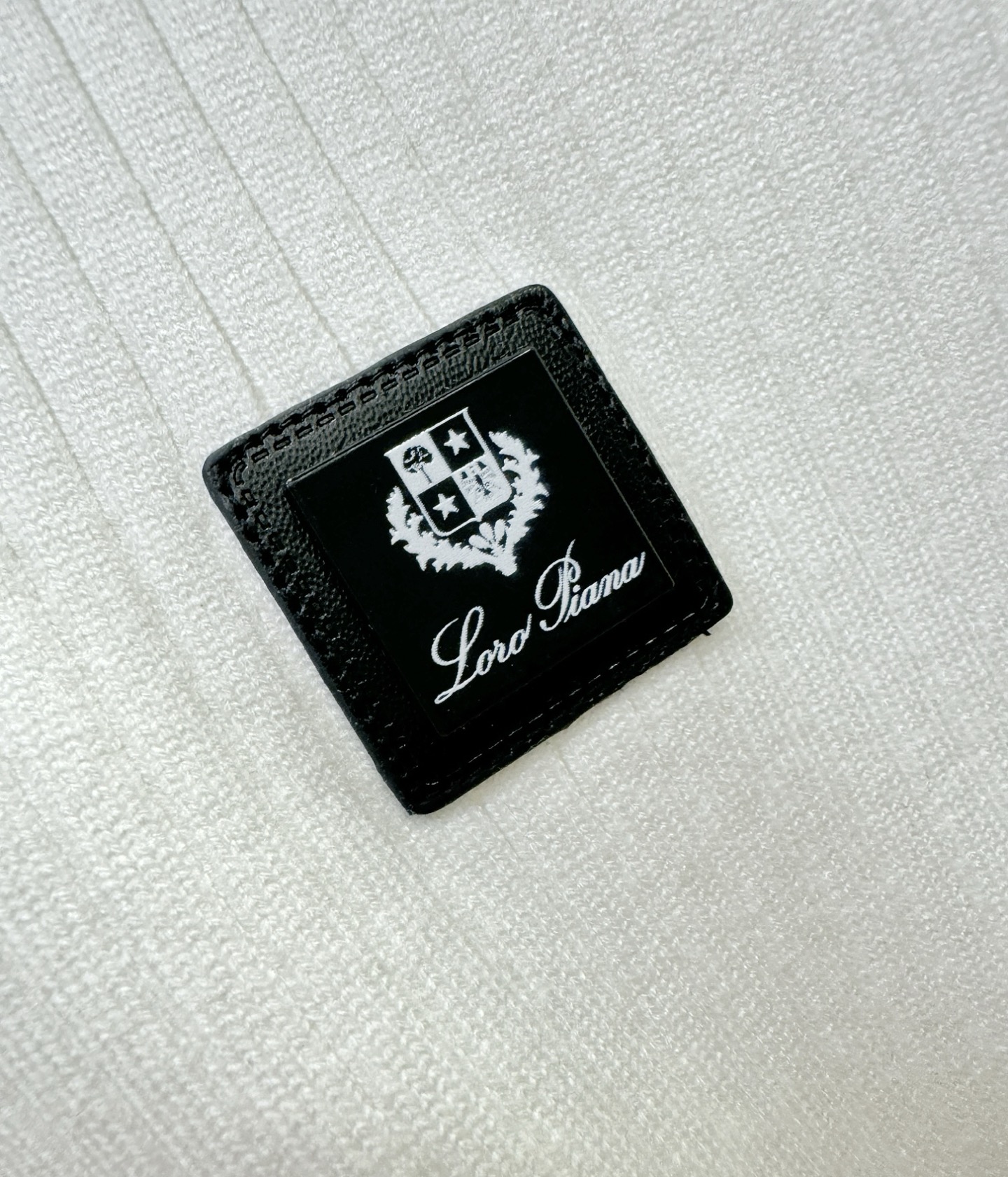 Loro Piana诺悠翩雅 新款毛衣，胸前logo设计！贸易公司渠道稀出，同步官网发售！秋冬系列经典设