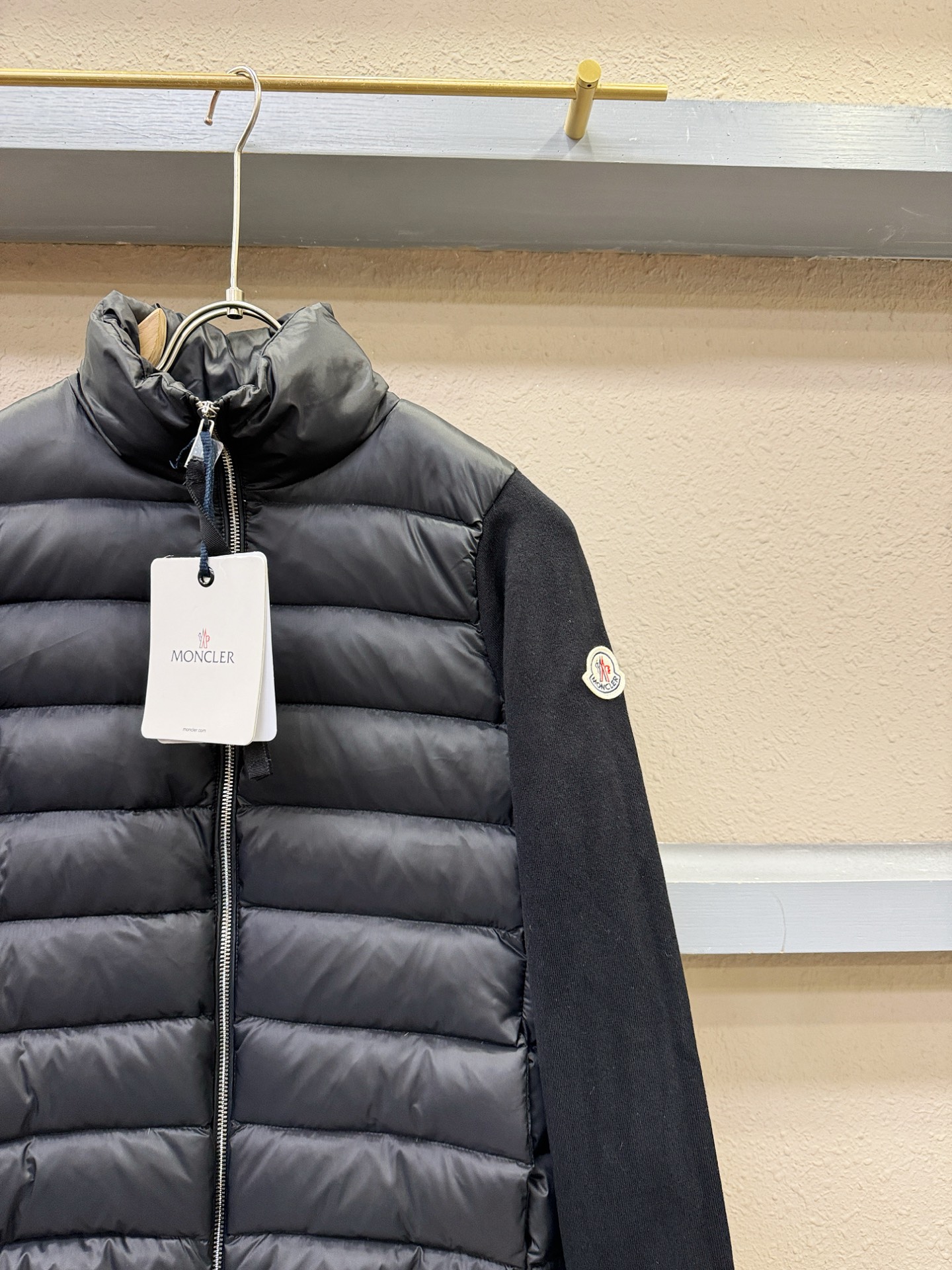 爆款羽绒服 2025新品 Moncler蒙口 新款羽绒服秀场新品，品相非常完美，专柜高科技防水面料，内里