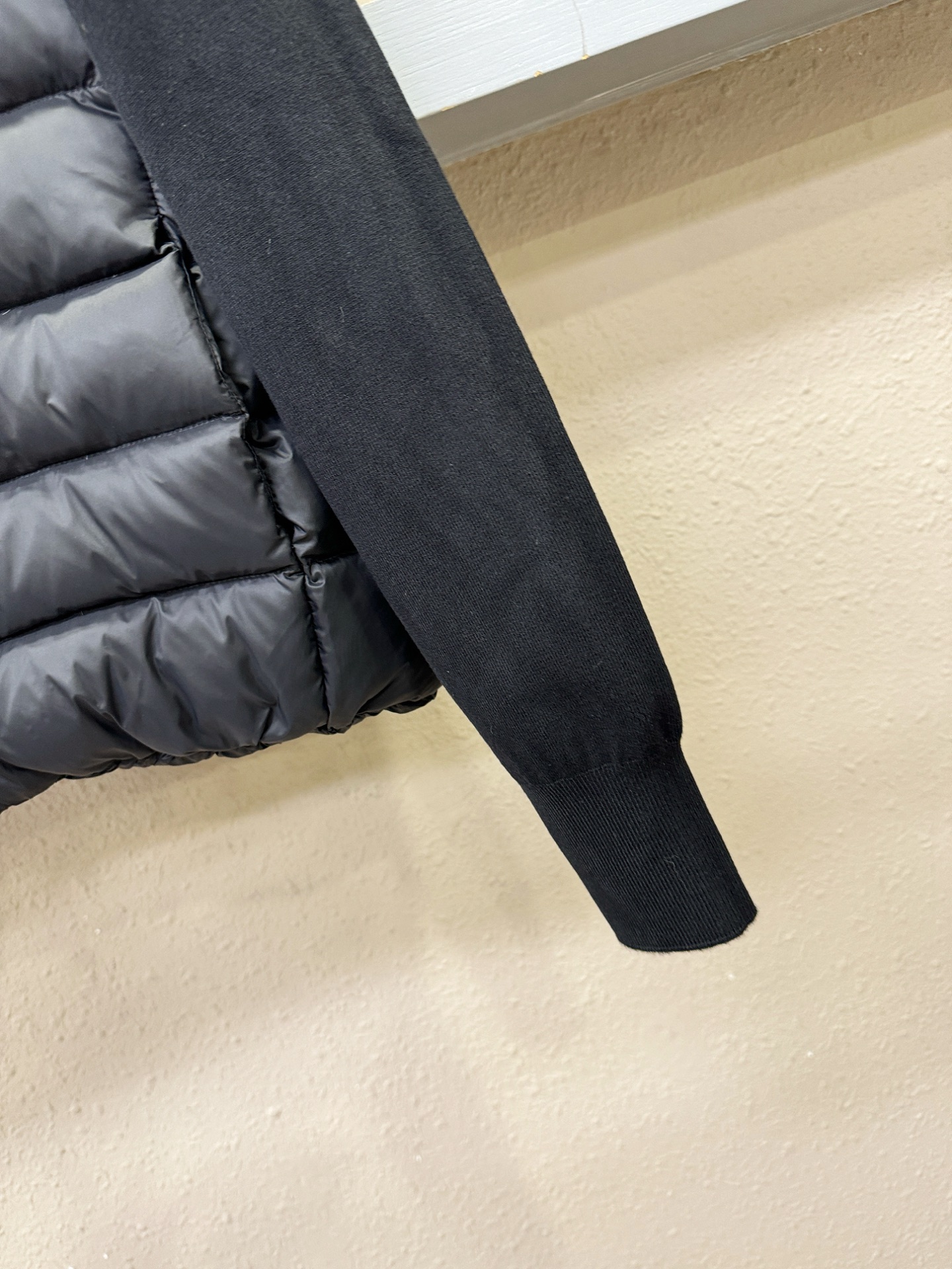 爆款羽绒服 2025新品 Moncler蒙口 新款羽绒服秀场新品，品相非常完美，专柜高科技防水面料，内里