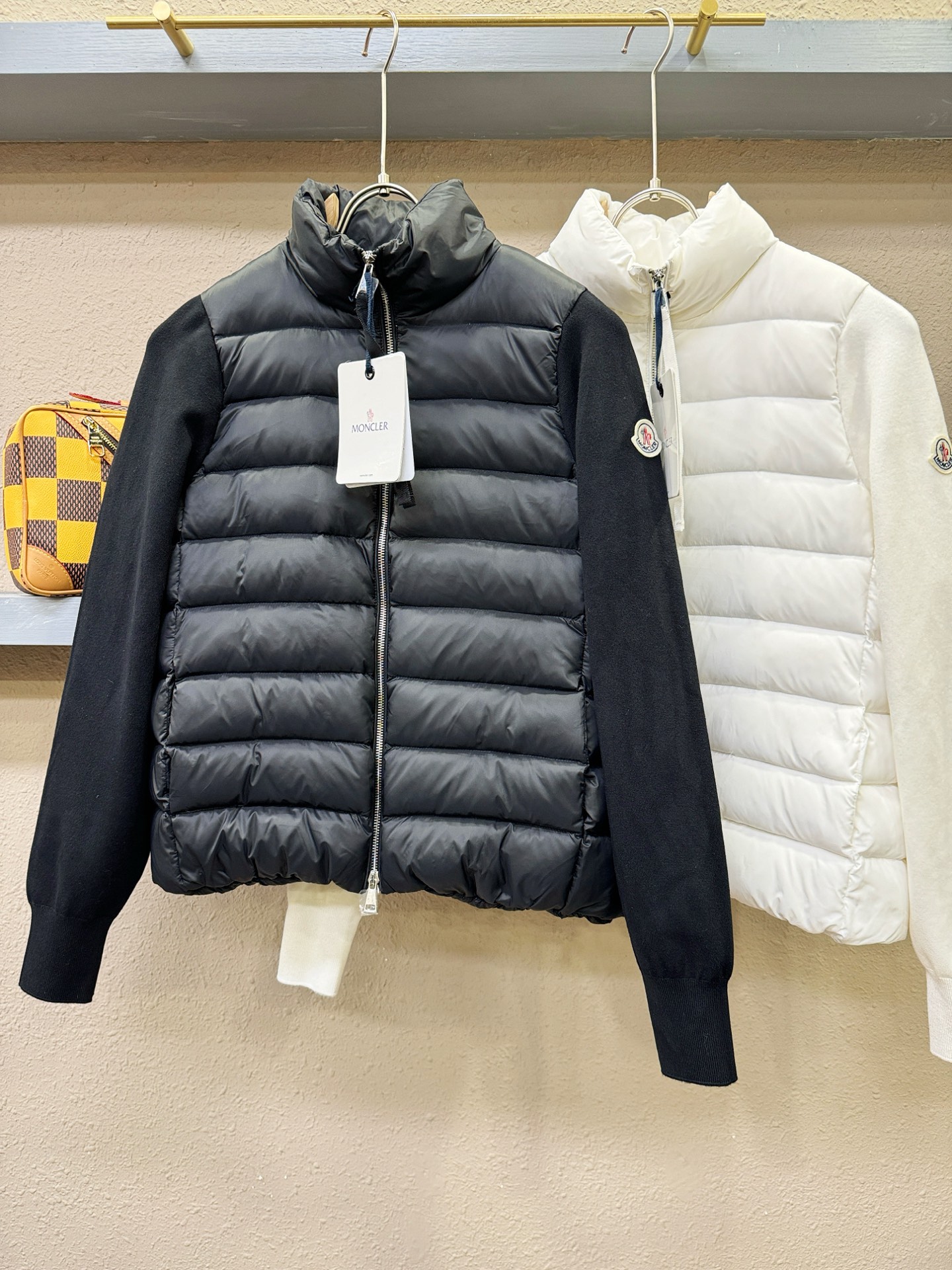 爆款羽绒服 2025新品 Moncler蒙口 新款羽绒服秀场新品，品相非常完美，专柜高科技防水面料，内里