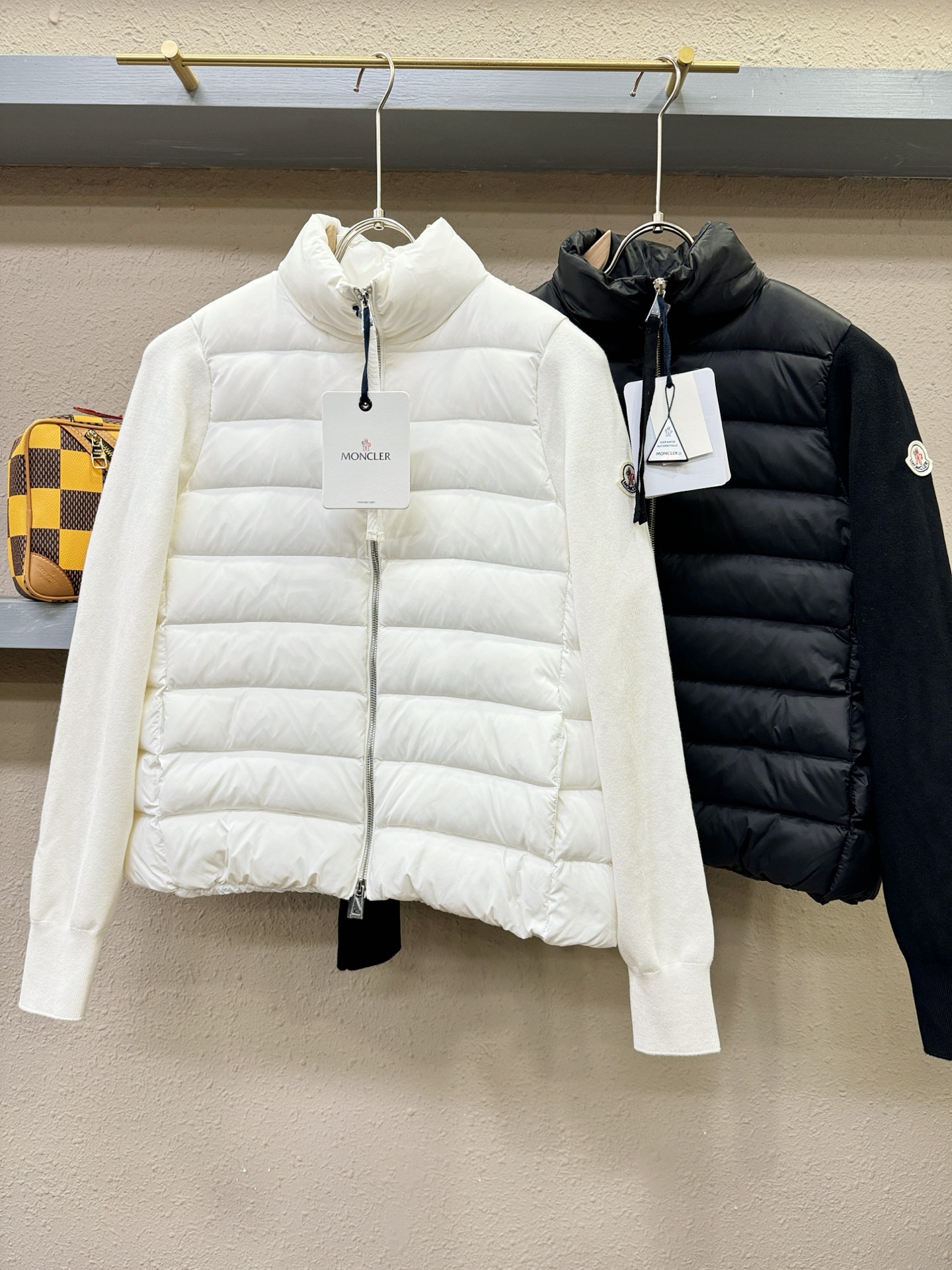 爆款羽绒服 2025新品 Moncler蒙口 新款羽绒服秀场新品，品相非常完美，专柜高科技防水面料，内里