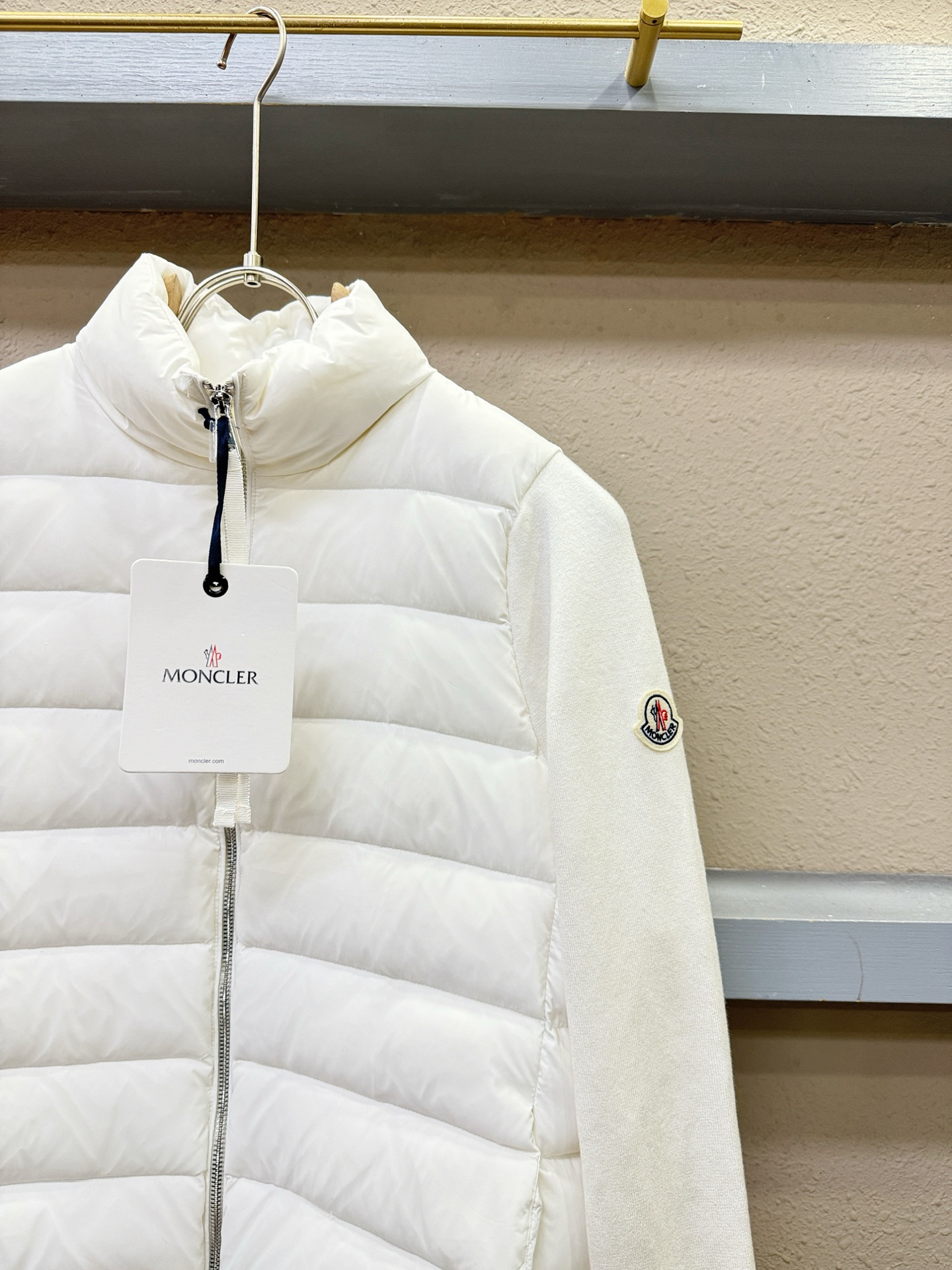 爆款羽绒服 2025新品 Moncler蒙口 新款羽绒服秀场新品，品相非常完美，专柜高科技防水面料，内里