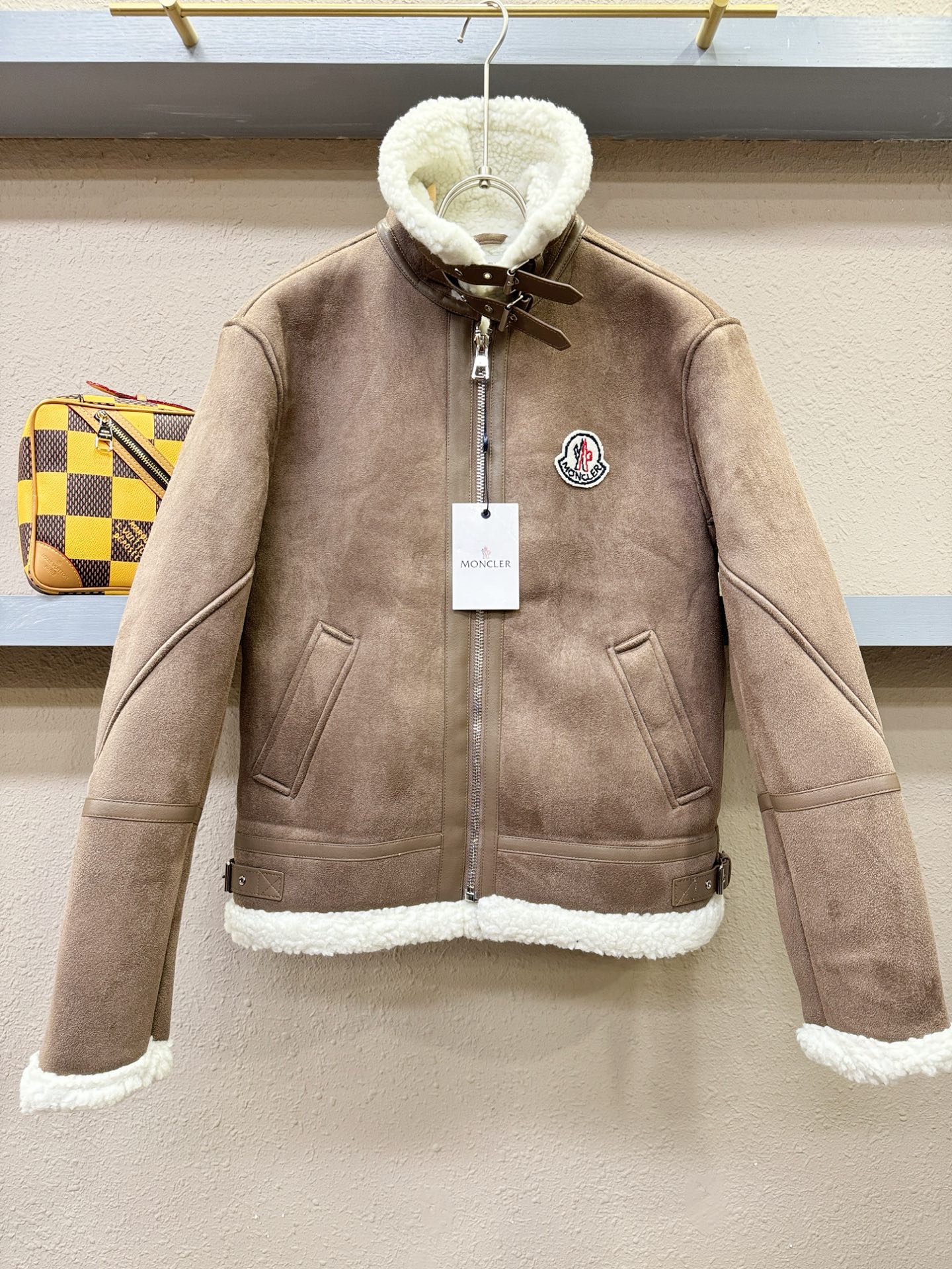 Moncler蒙口 新品皮毛一体，原生态人造皮面料；100%进口皮毛一体！采用进口人造皮皮料！皮料品质相