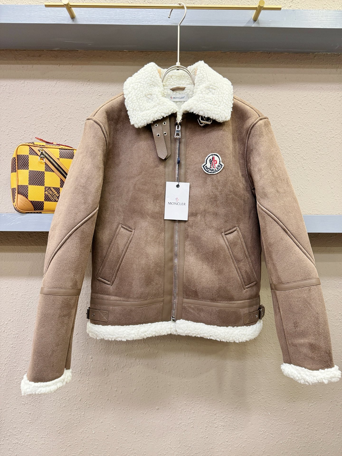 Moncler蒙口 新品皮毛一体，原生态人造皮面料；100%进口皮毛一体！采用进口人造皮皮料！皮料品质相