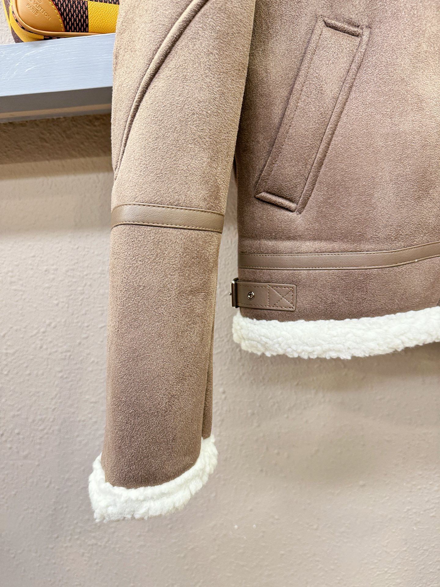 Moncler蒙口 新品皮毛一体，原生态人造皮面料；100%进口皮毛一体！采用进口人造皮皮料！皮料品质相