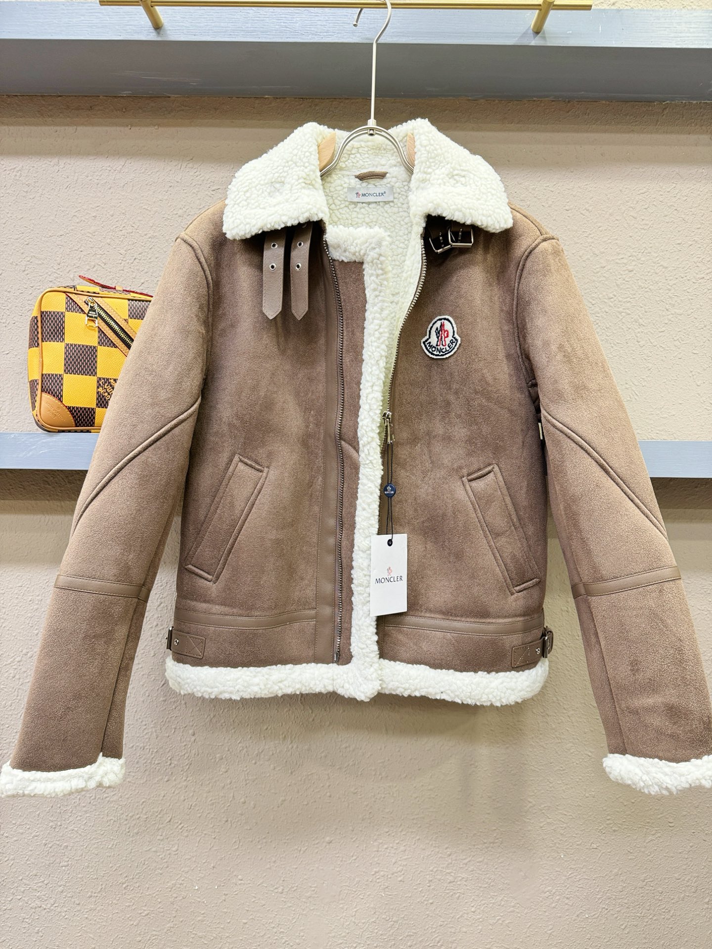 Moncler蒙口 新品皮毛一体，原生态人造皮面料；100%进口皮毛一体！采用进口人造皮皮料！皮料品质相