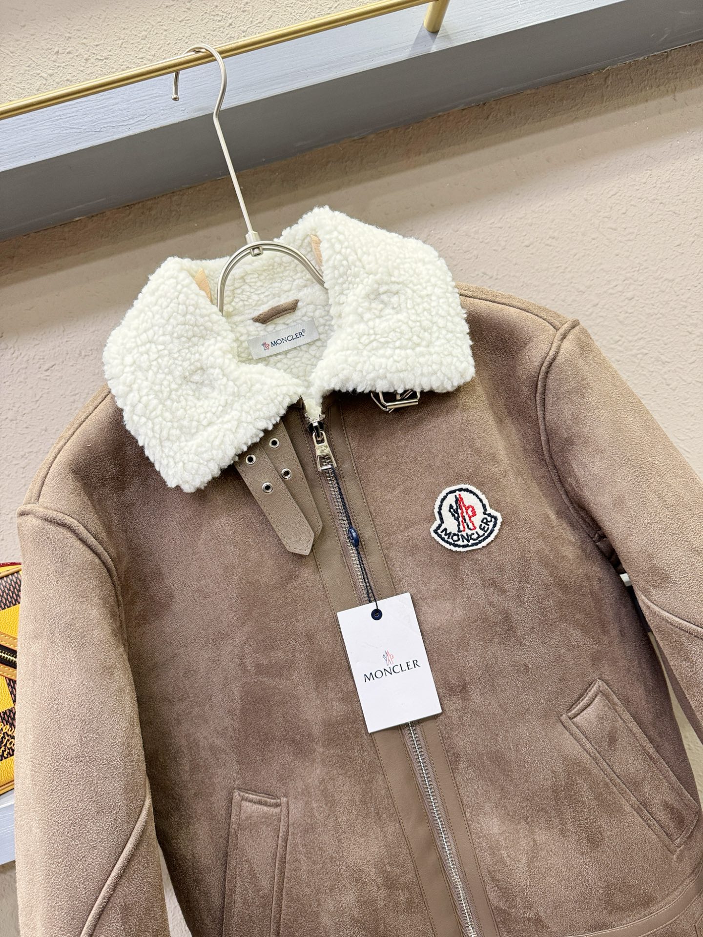 Moncler蒙口 新品皮毛一体，原生态人造皮面料；100%进口皮毛一体！采用进口人造皮皮料！皮料品质相