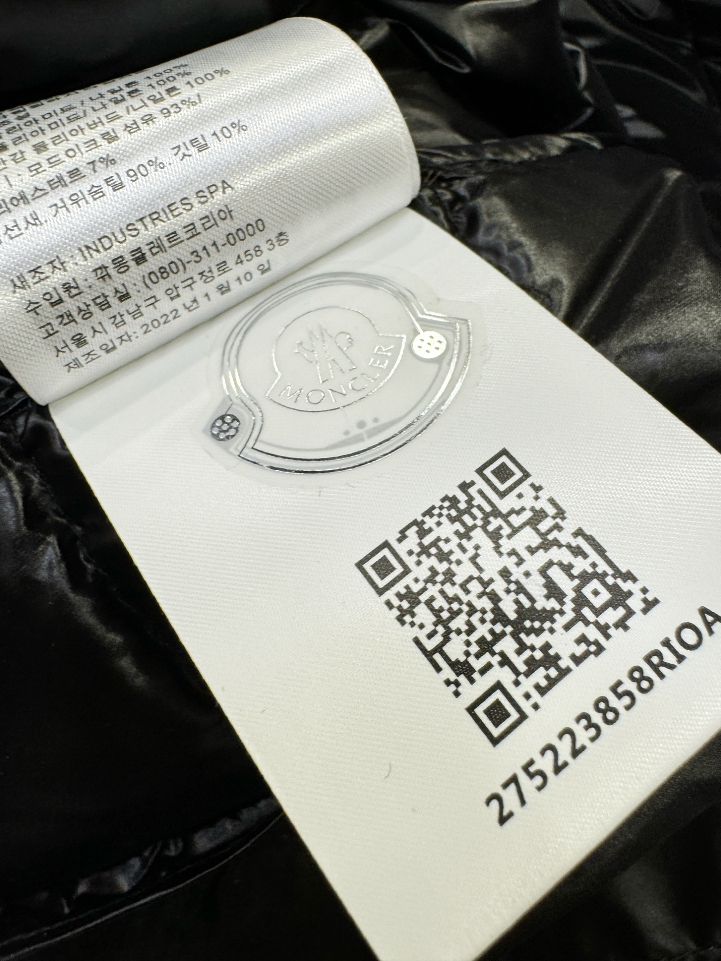 爆款羽绒服 2025新品 Moncler蒙口 新款羽绒服秀场新品，品相非常完美，专柜高科技防水面料，内里