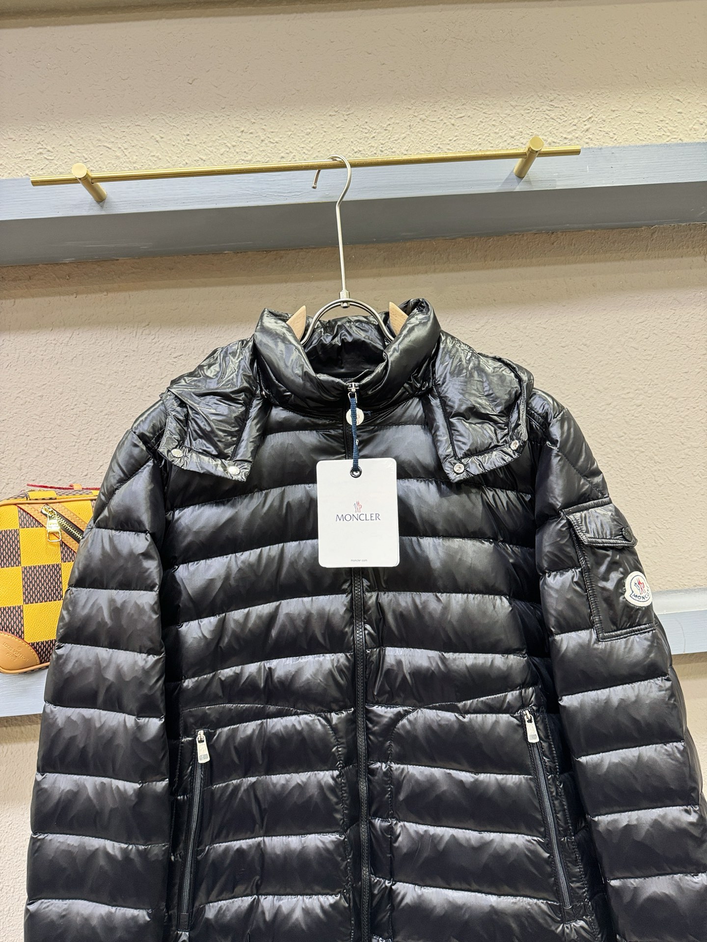 爆款羽绒服 2025新品 Moncler蒙口 新款羽绒服秀场新品，品相非常完美，专柜高科技防水面料，内里