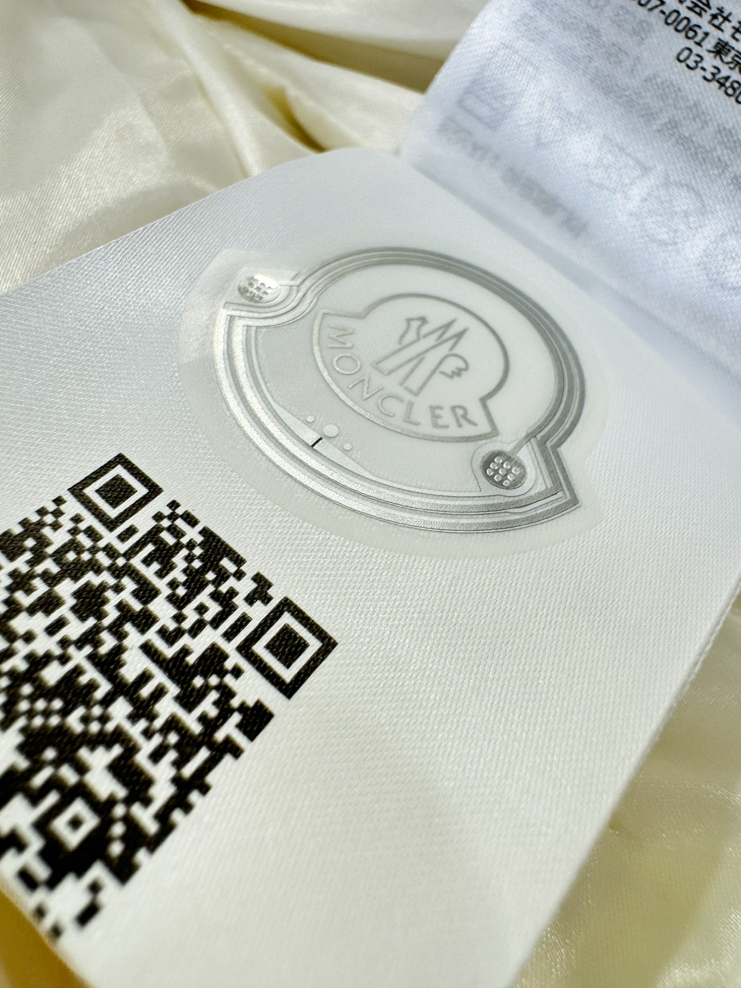 爆款羽绒服 2025新品 Moncler蒙口 新款羽绒服秀场新品，品相非常完美，专柜高科技防水面料，内里