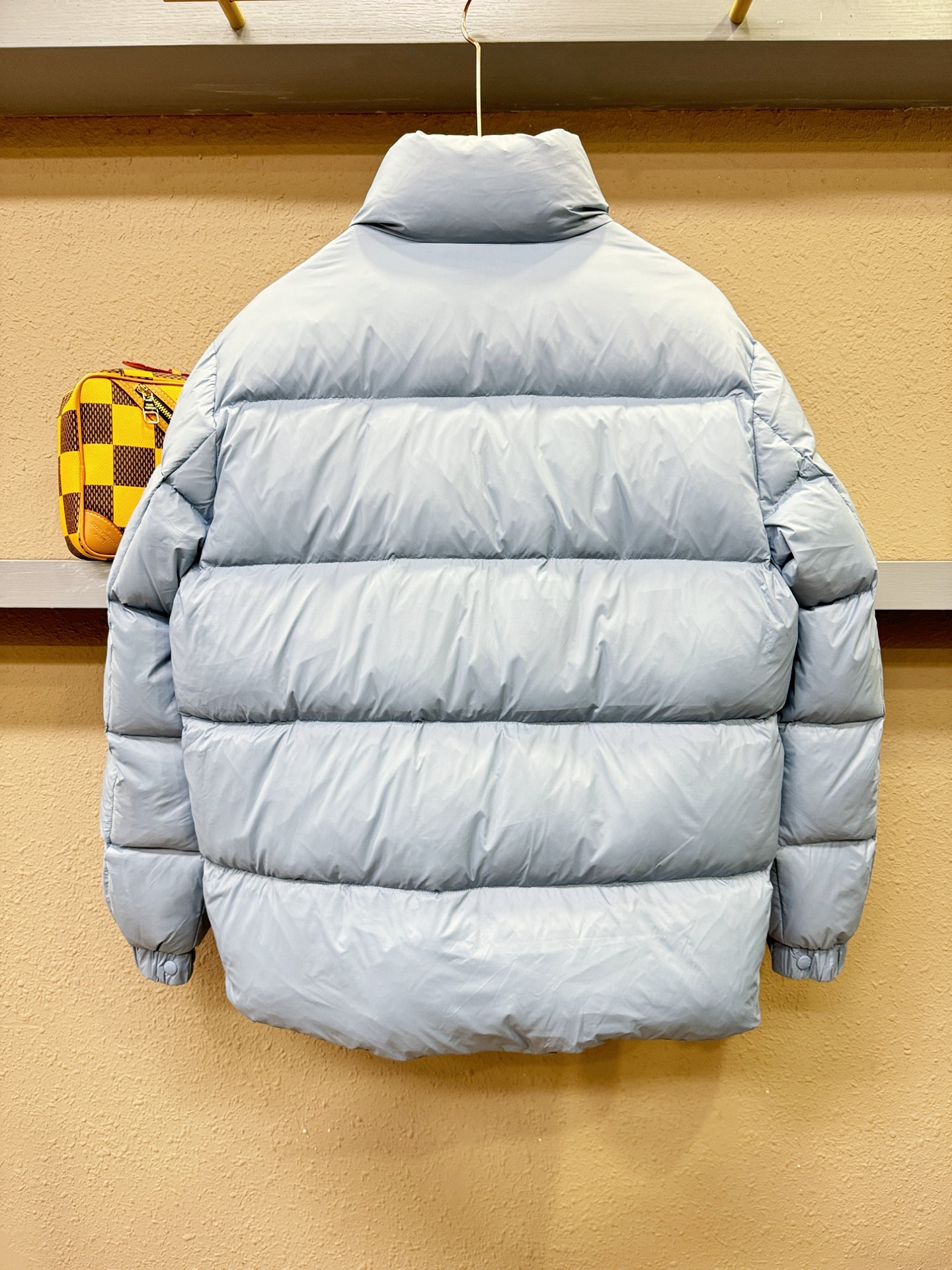 爆款羽绒服 2025新品 Moncler蒙口 新款羽绒服秀场新品，品相非常完美，专柜高科技防水面料，内里