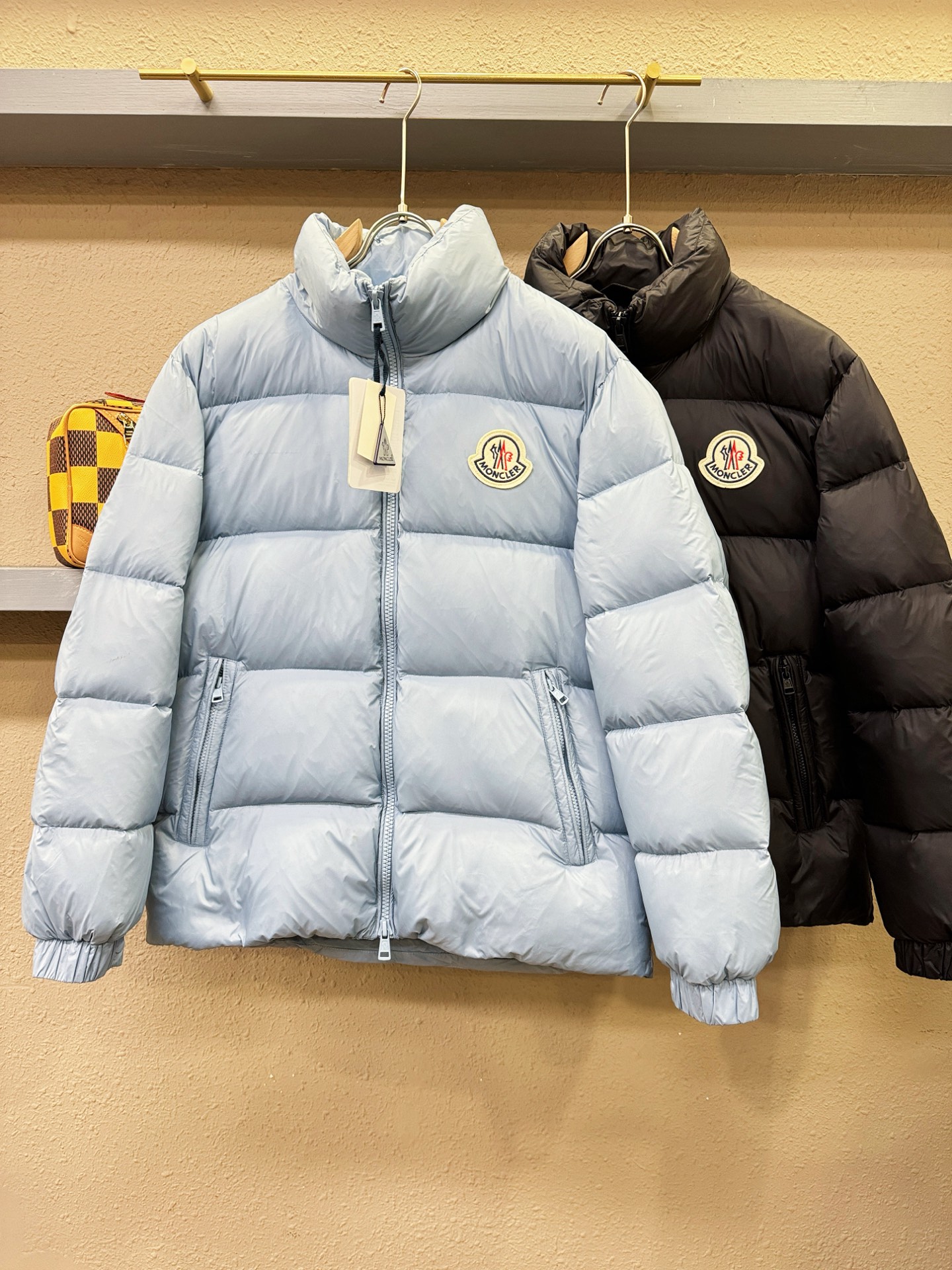 爆款羽绒服 2025新品 Moncler蒙口 新款羽绒服秀场新品，品相非常完美，专柜高科技防水面料，内里
