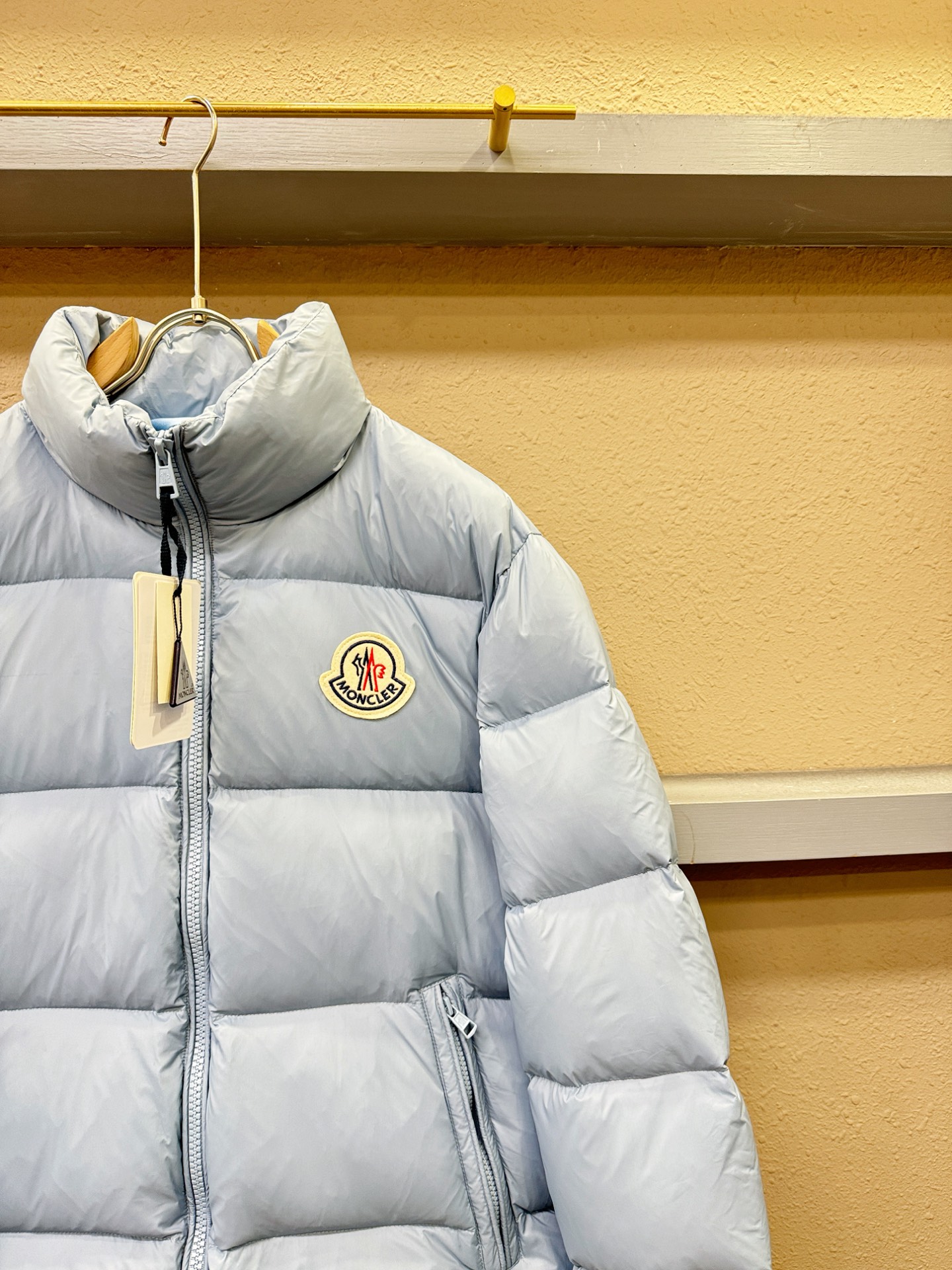 爆款羽绒服 2025新品 Moncler蒙口 新款羽绒服秀场新品，品相非常完美，专柜高科技防水面料，内里