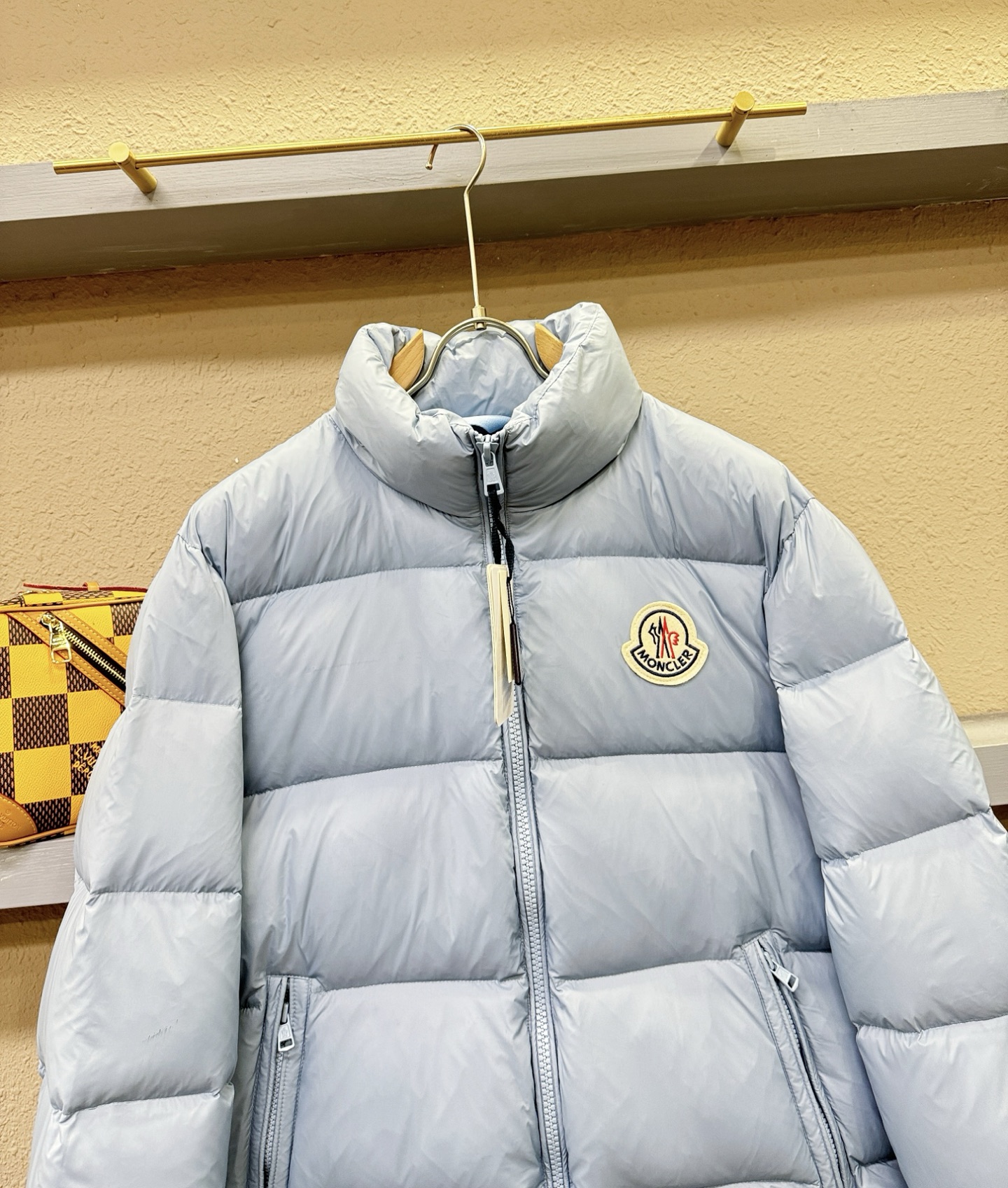 爆款羽绒服 2025新品 Moncler蒙口 新款羽绒服秀场新品，品相非常完美，专柜高科技防水面料，内里